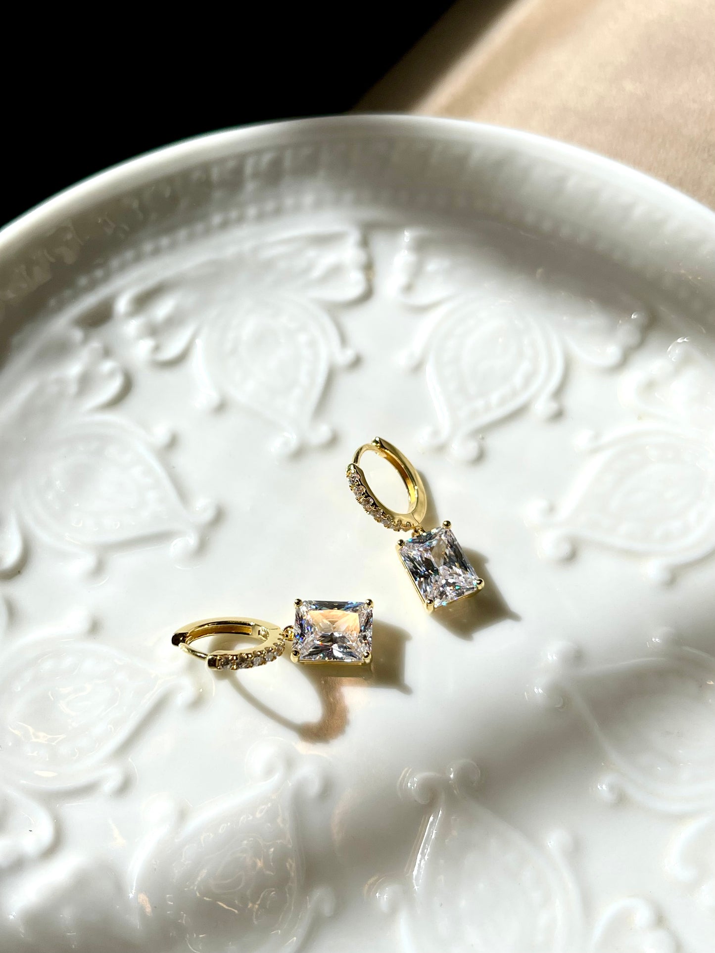 Arete Huggie Zircon Rectangular