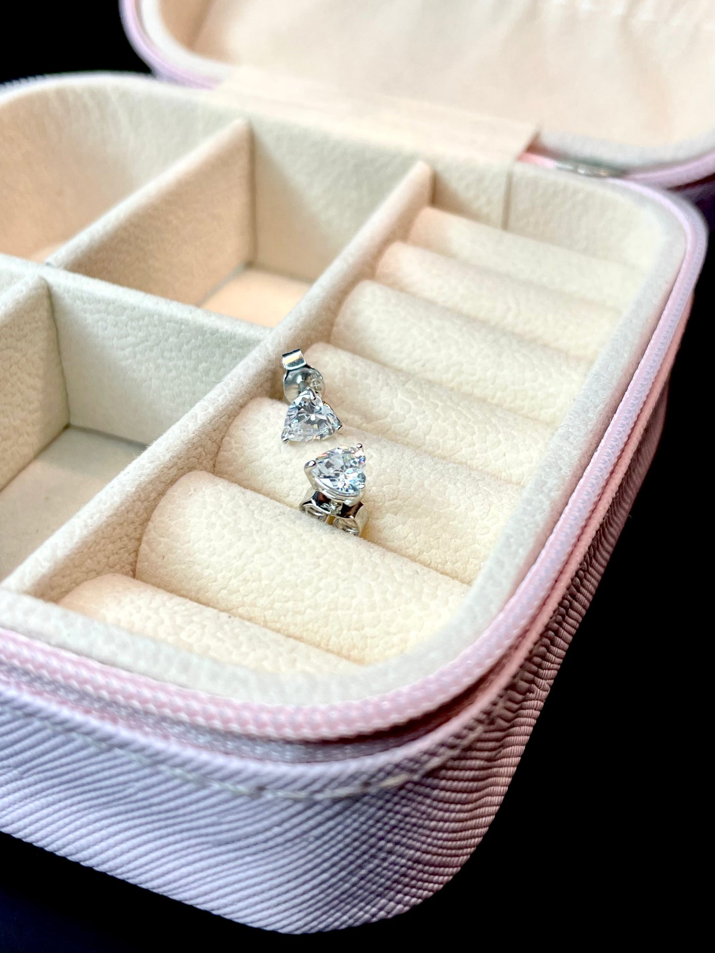 Arete Stud Corazon