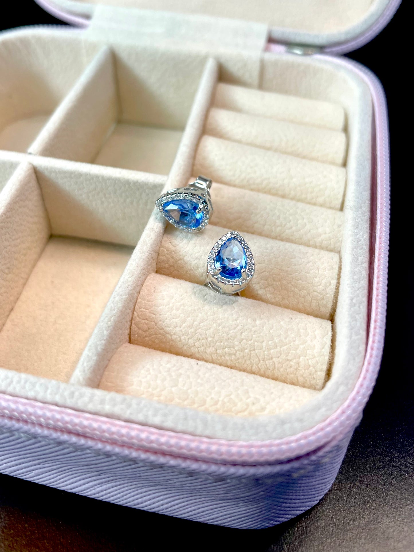 Arete Stud Gota Celeste