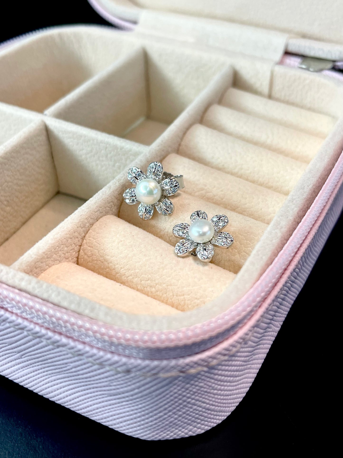 Arete Stud Flor