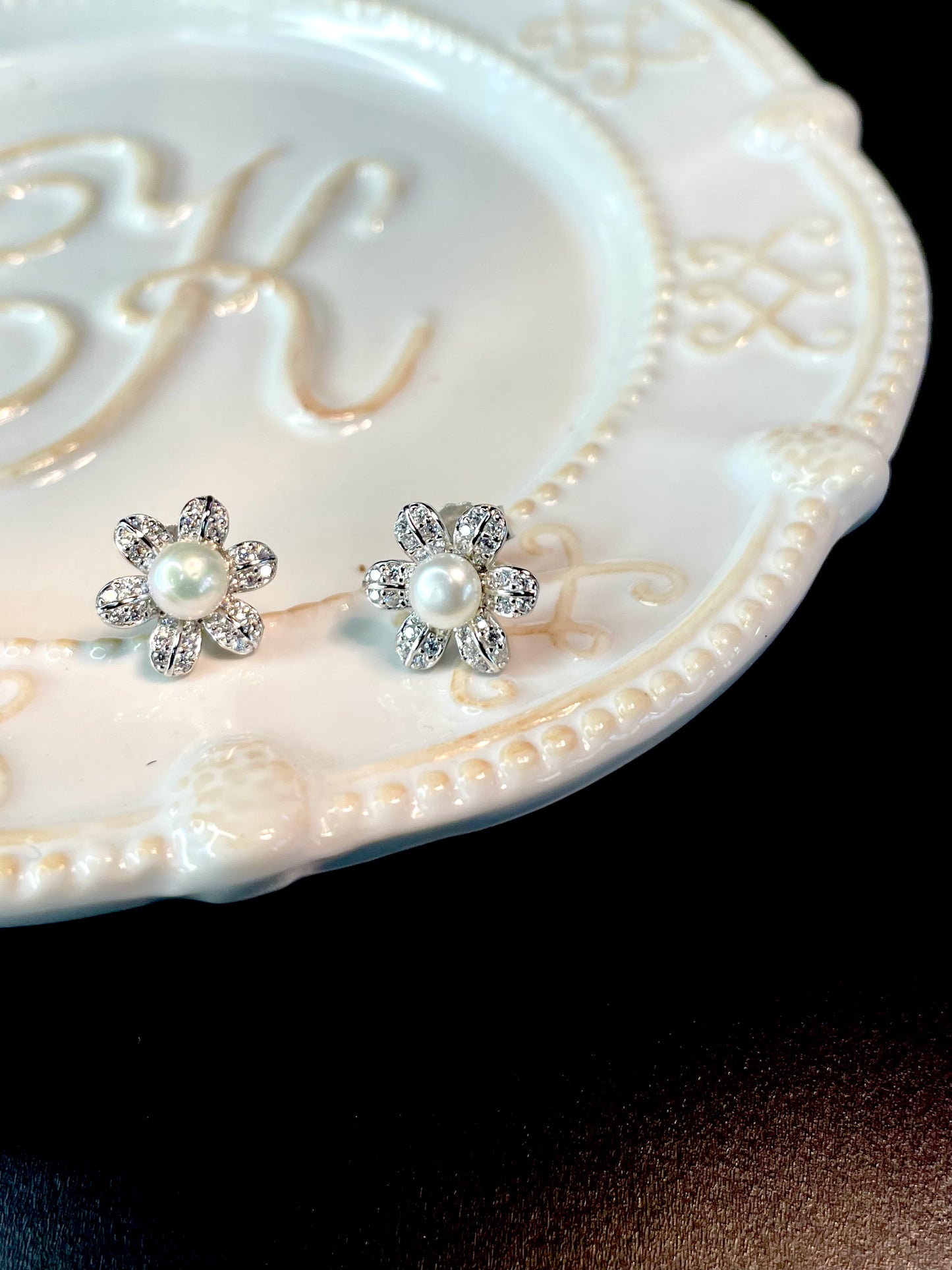 Arete Stud Flor