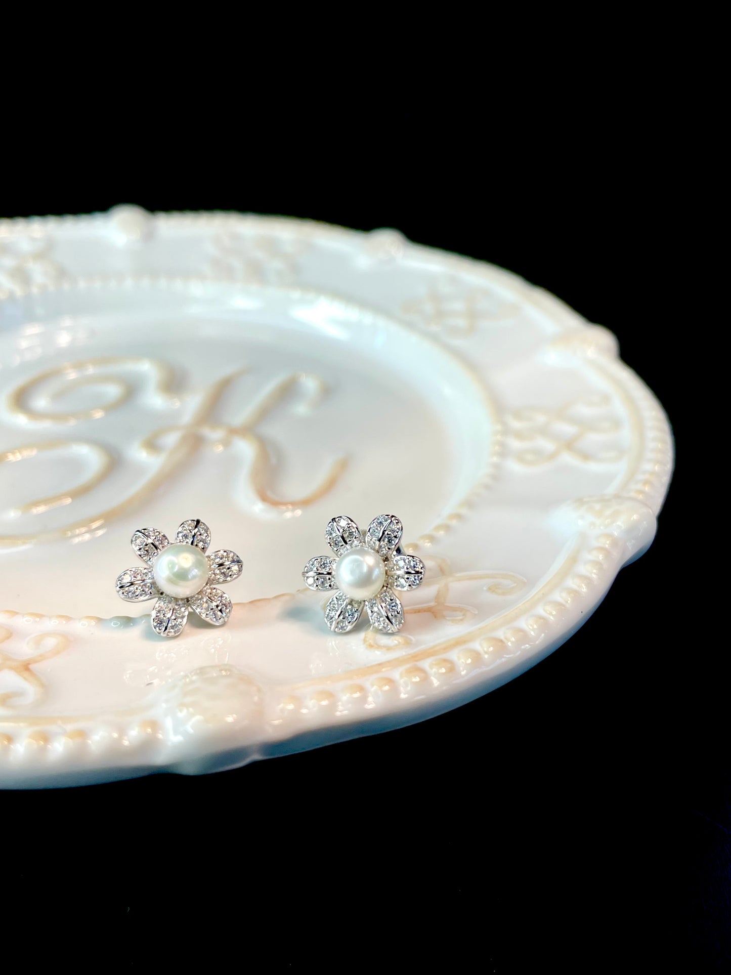Arete Stud Flor