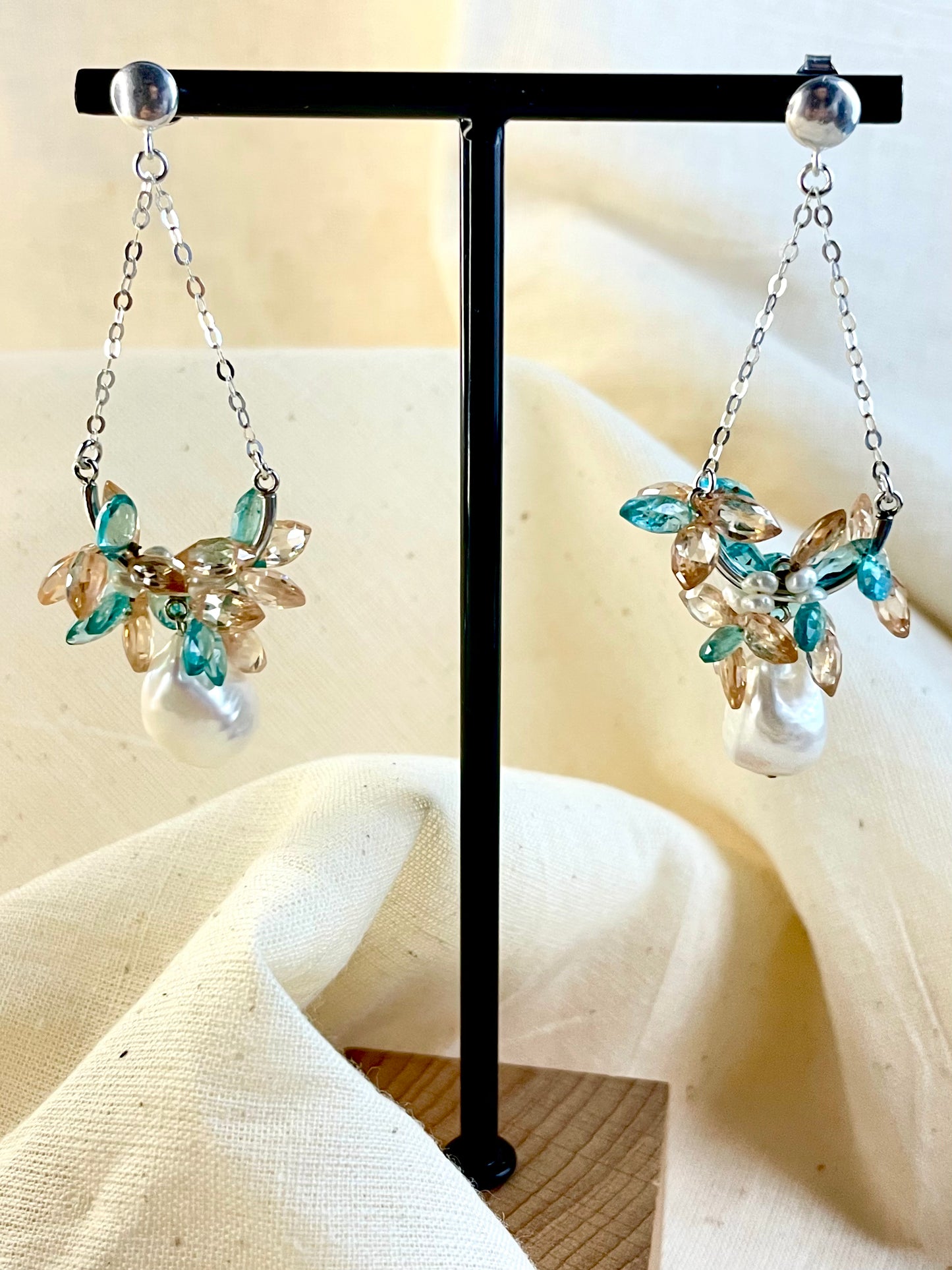 Arete Pin y Mariposa Perla Zircones
