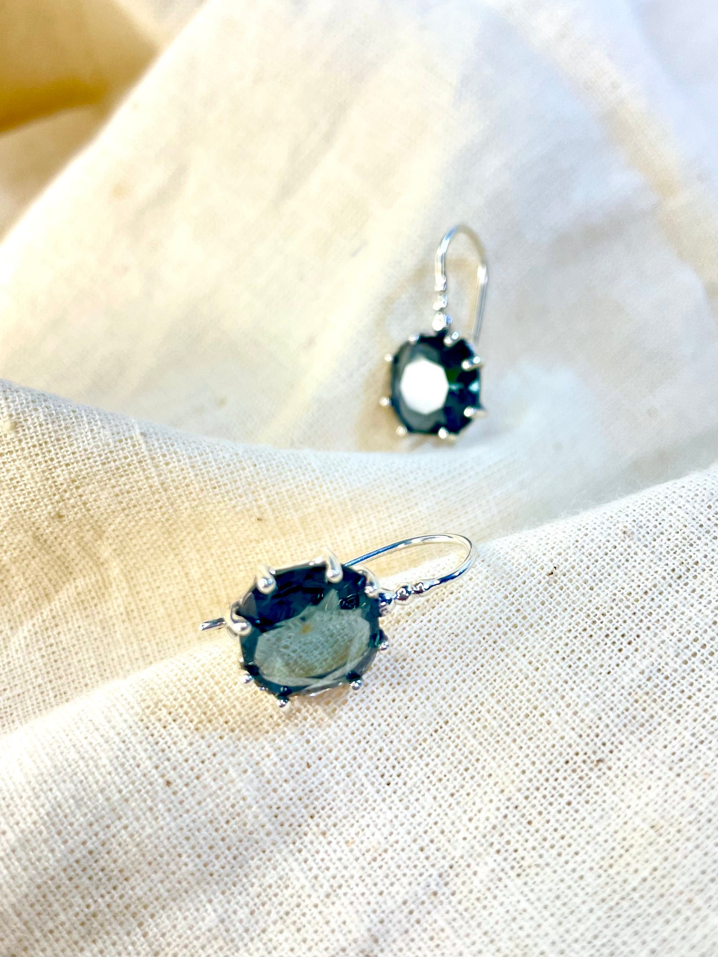 Arete Cierre Seguro Cristal Gris