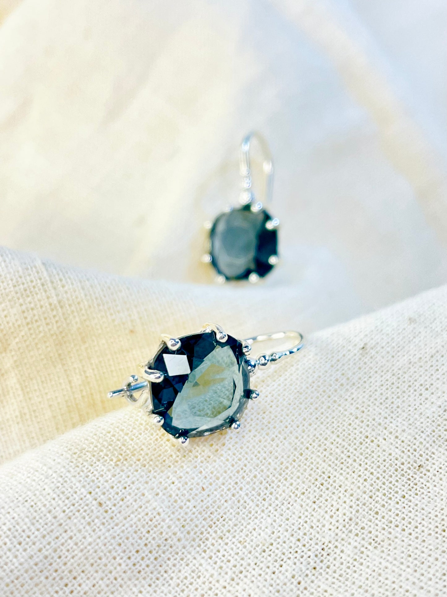 Arete Cierre Seguro Cristal Gris