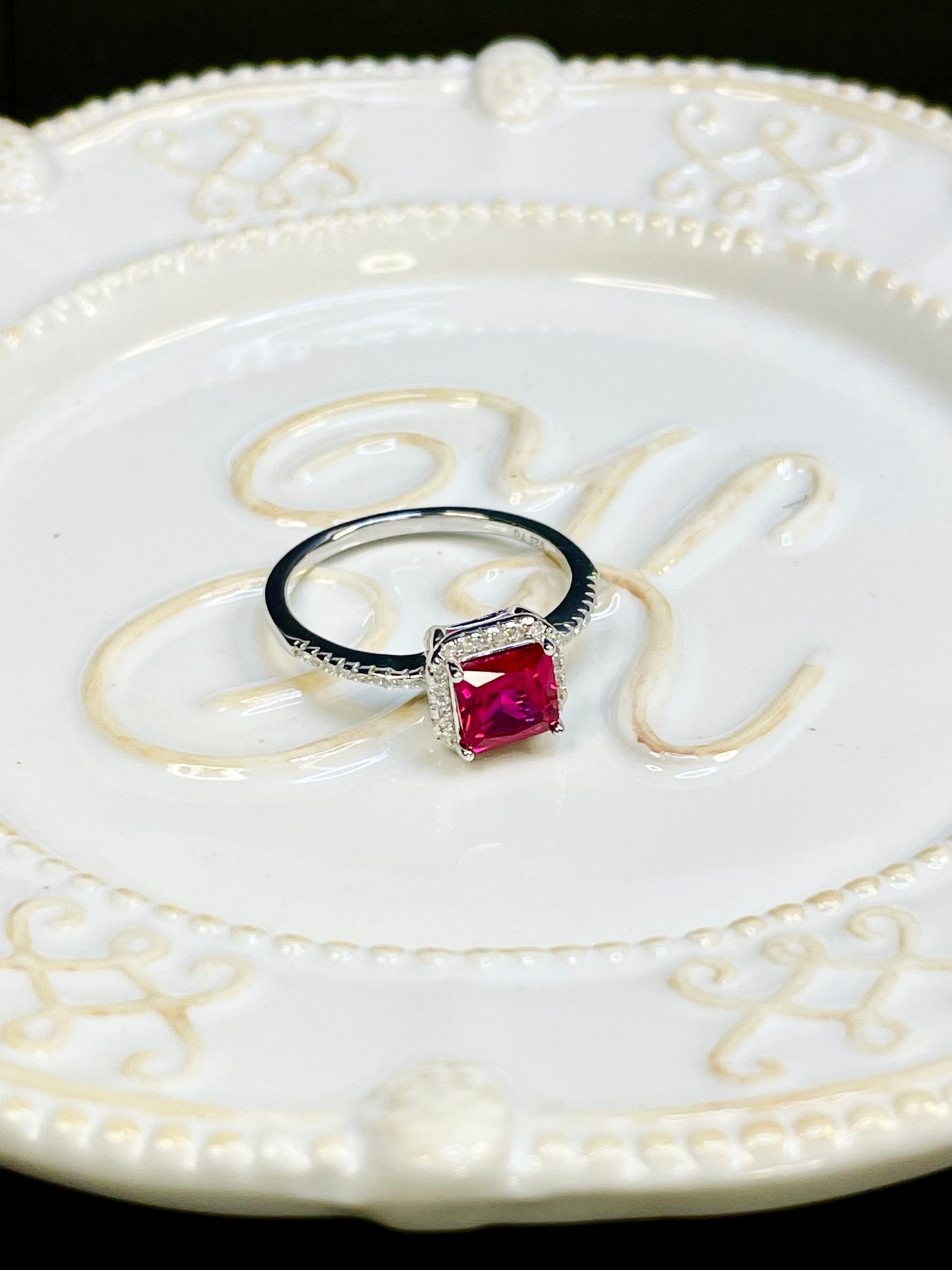 Anillo Rojo Zircon