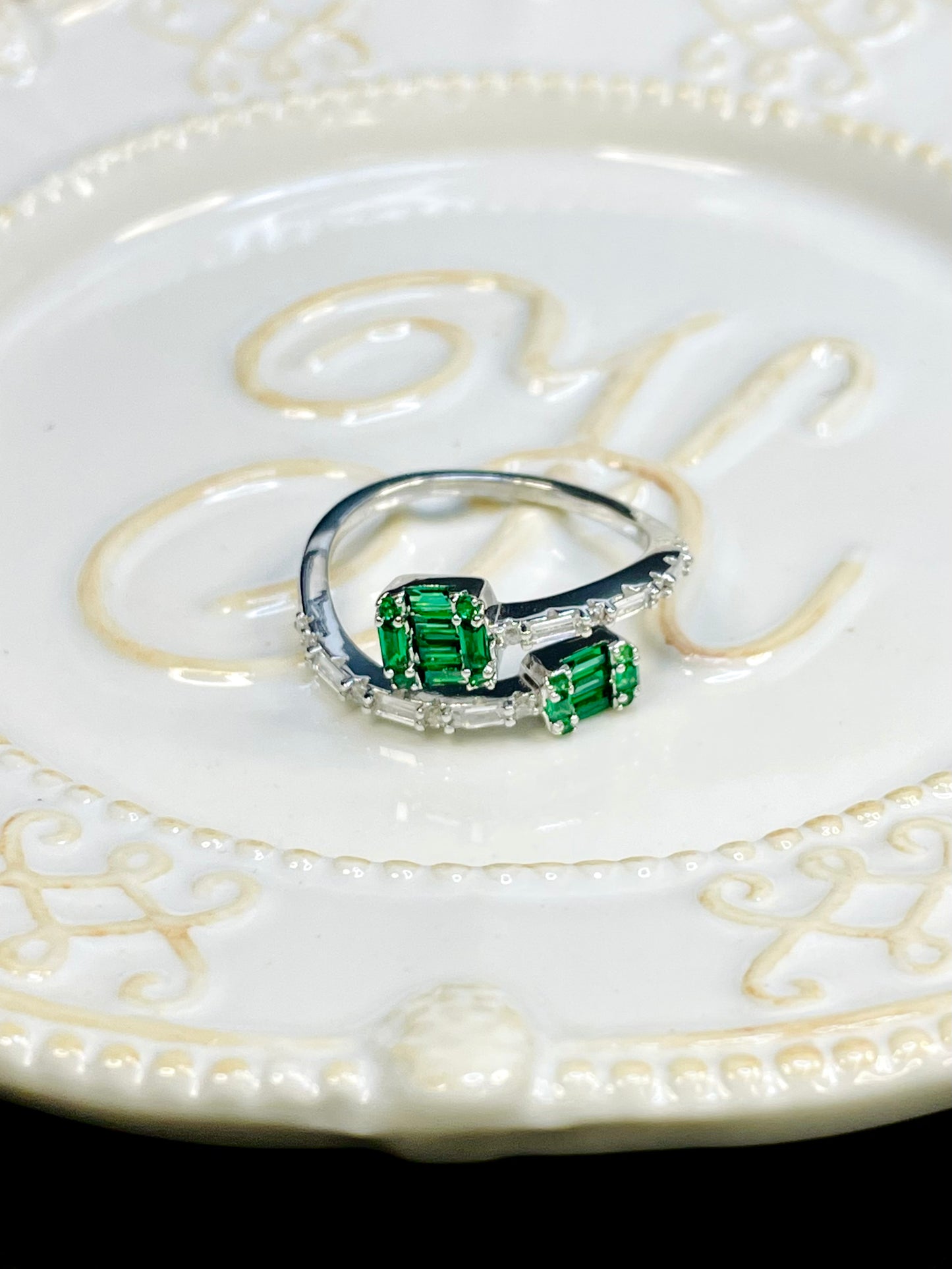 Anillo Verde Zircones