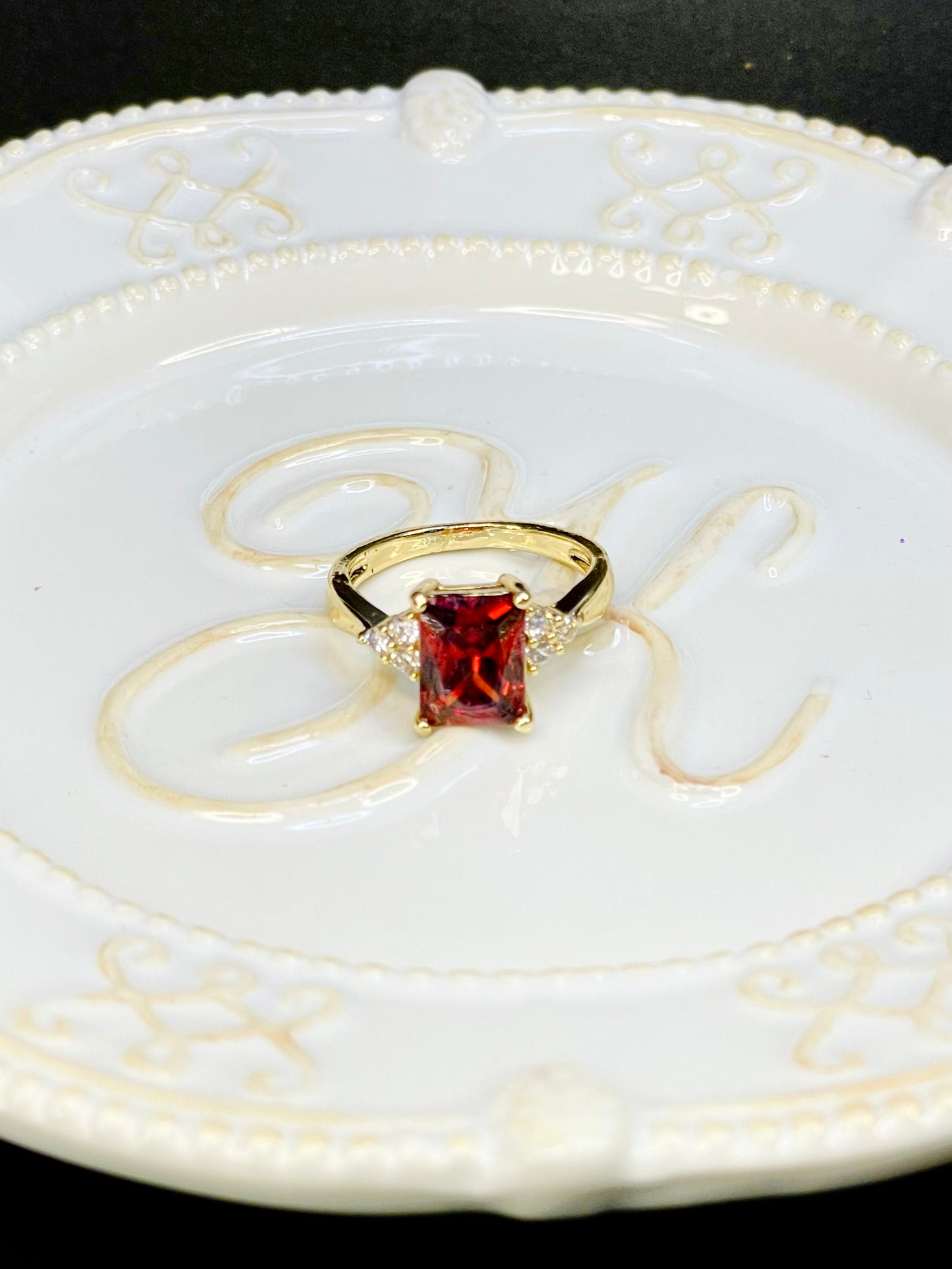 Anillo Zircon Rojo