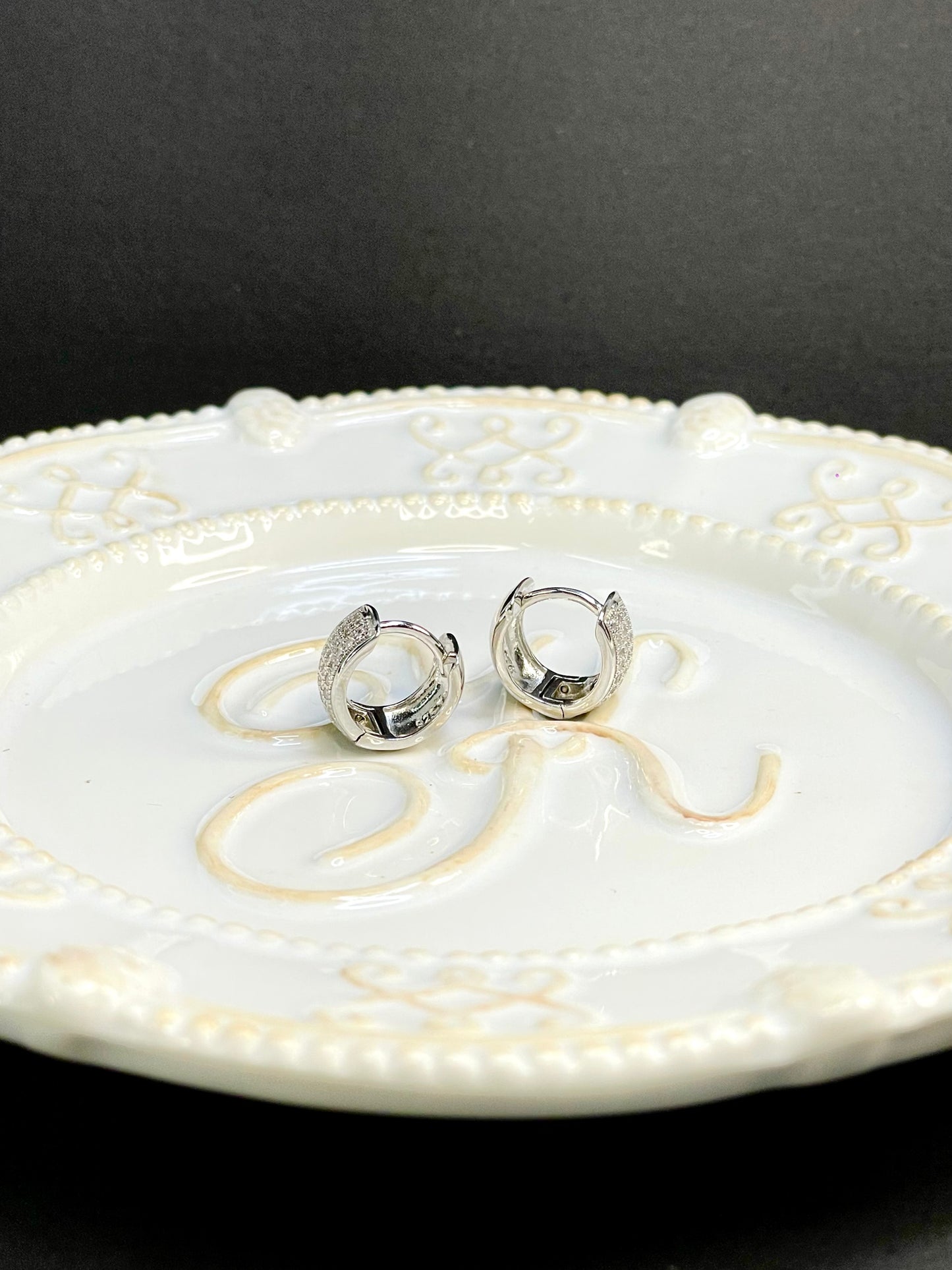 Arete Huggie Zircones