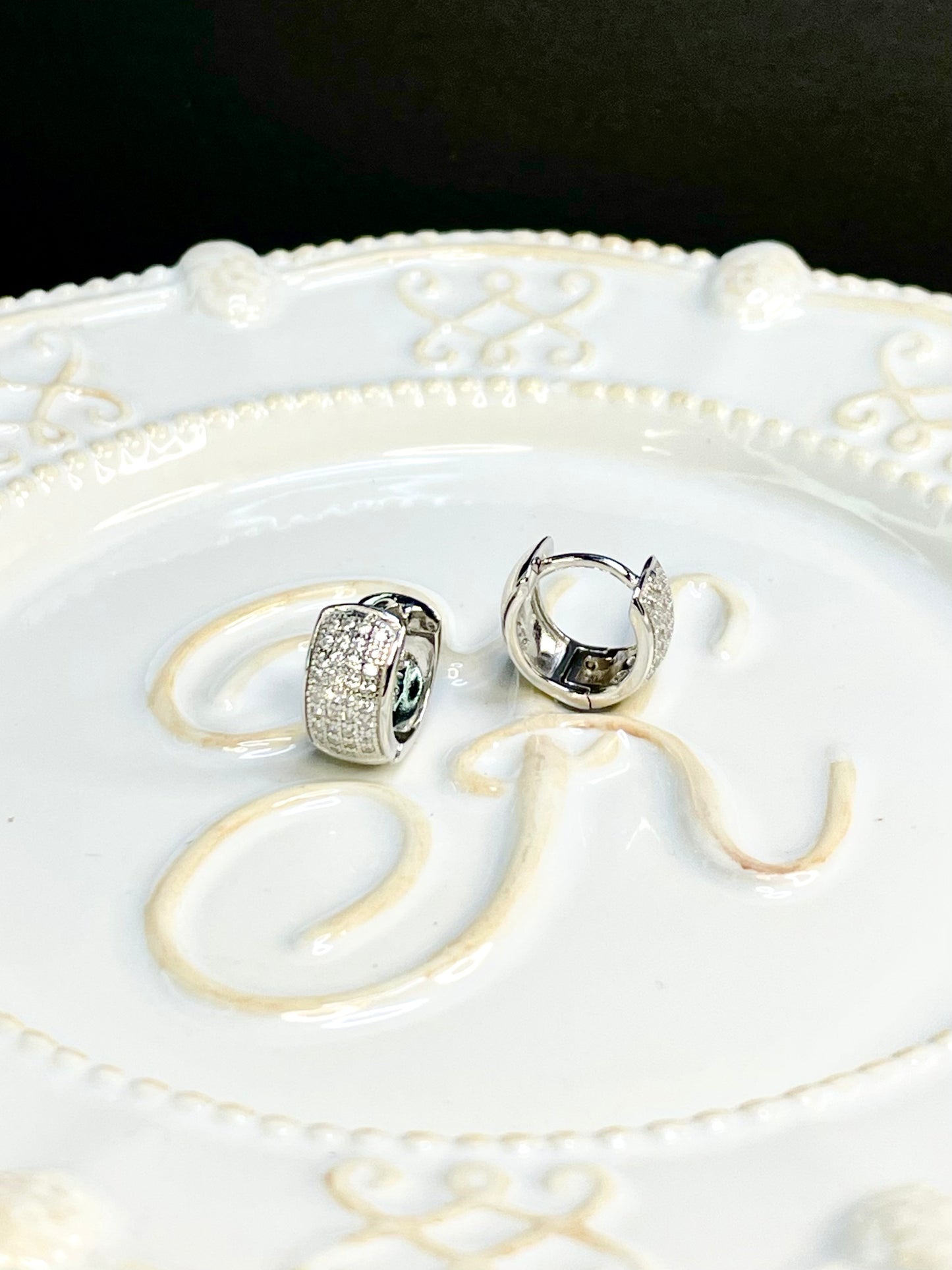 Arete Huggie Zircones