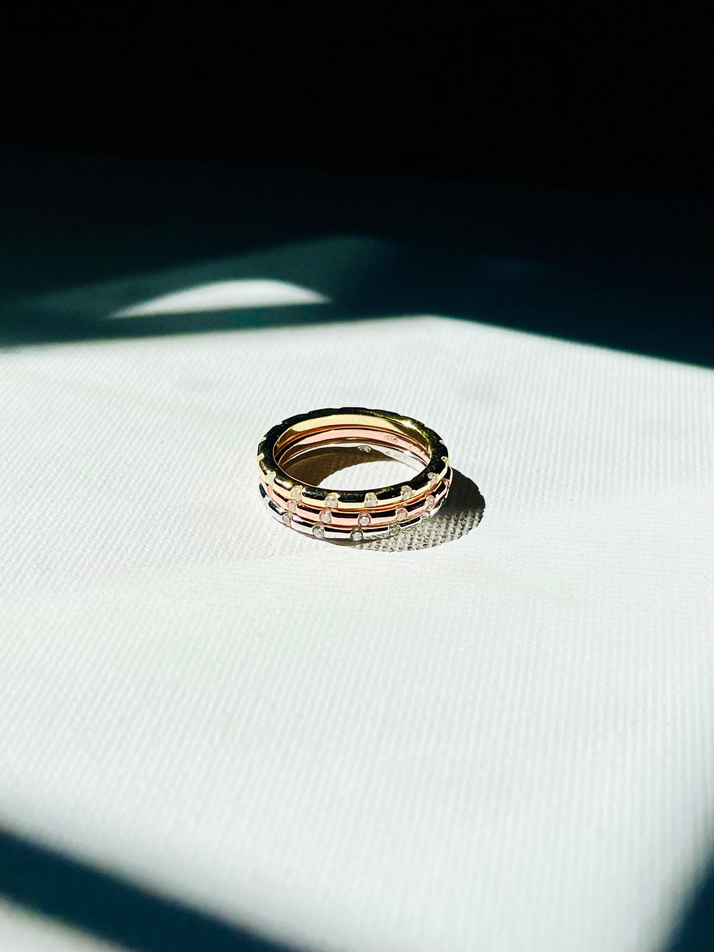 Anillo Zircones 3 Bandas