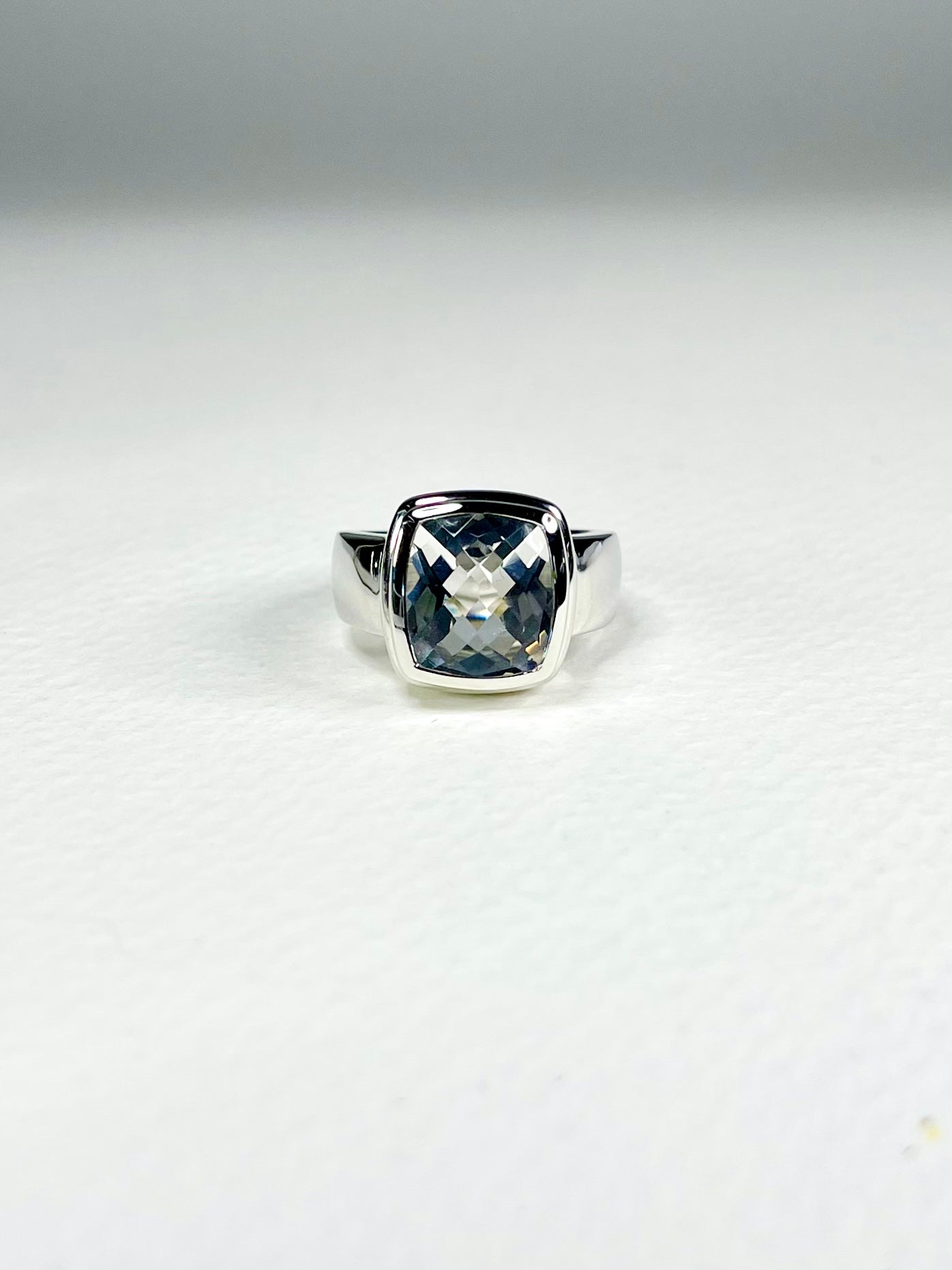 Anillo Zircón Facetado Cuadrado