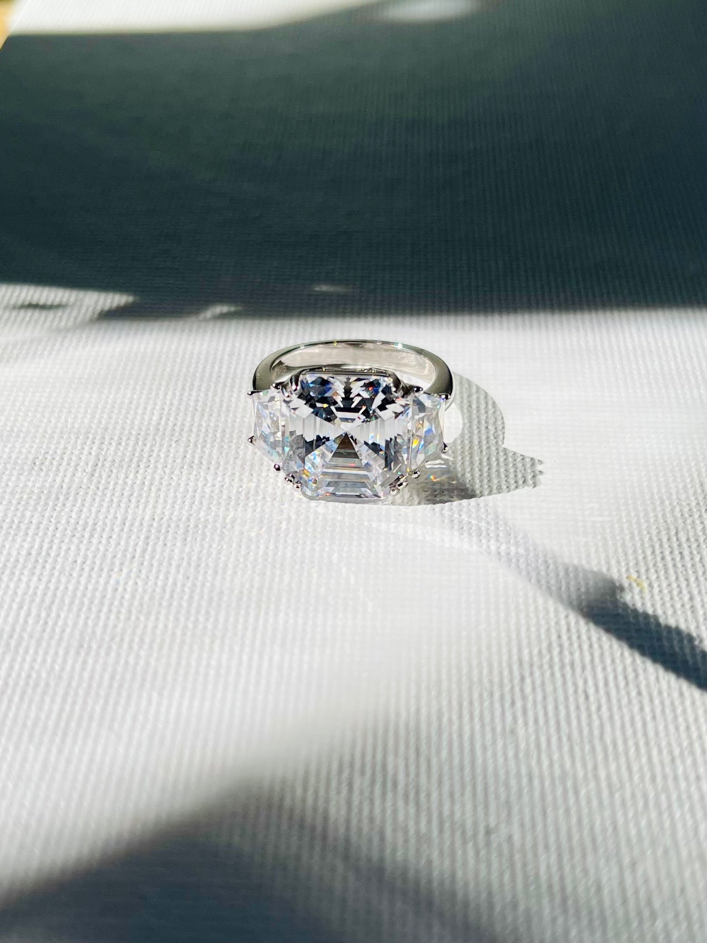 Anillo Cuadrado Zircones