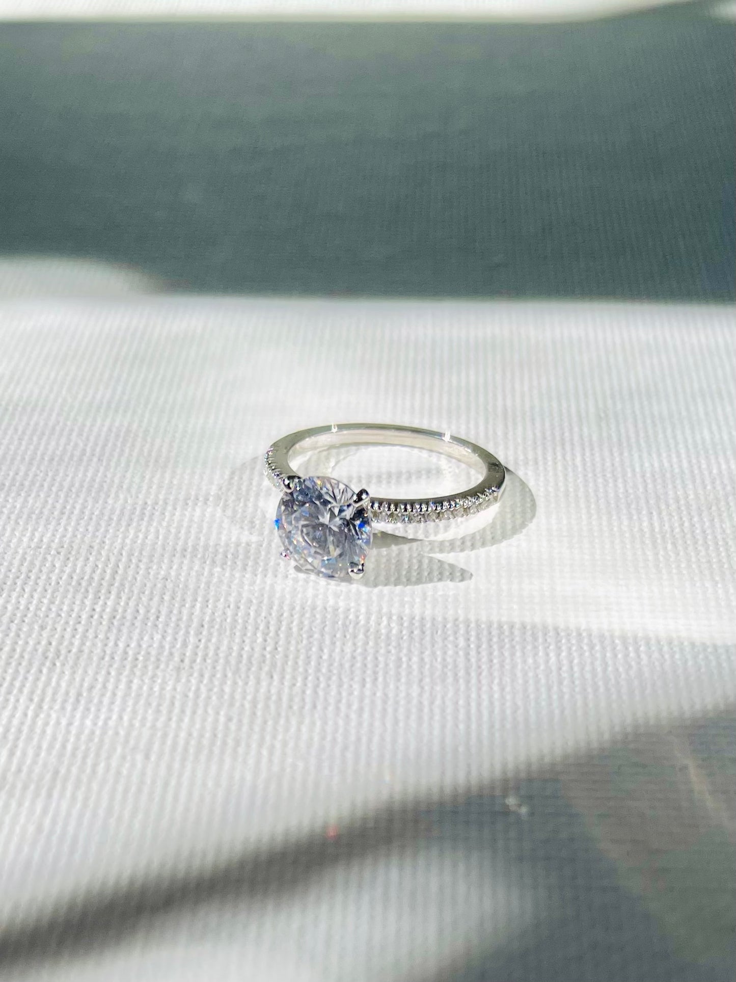 Anillo Solitario Zircones