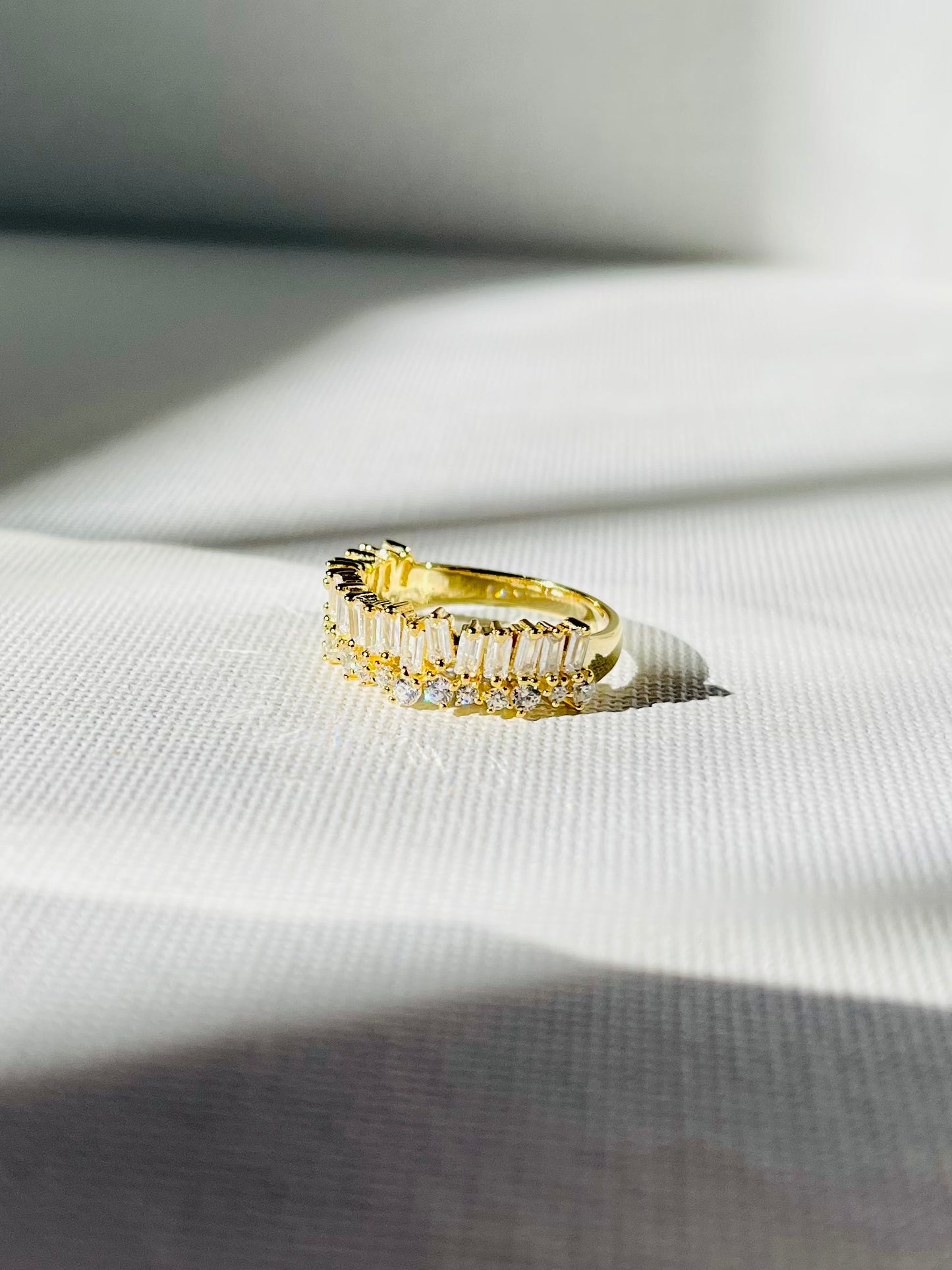 Anillo Zircones Baguettes y Redondos