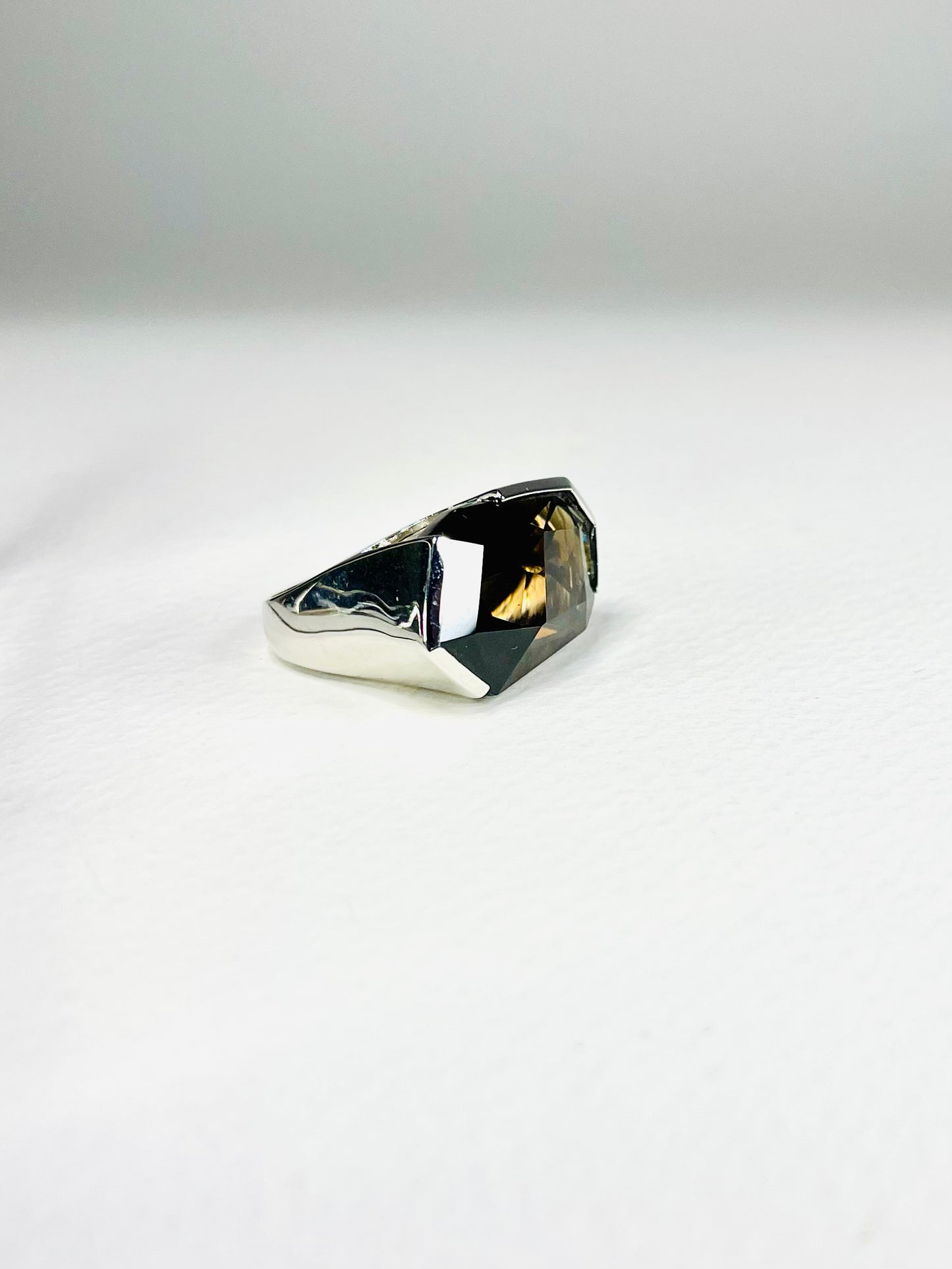 Anillo Cuarzo Ahumado Irregular