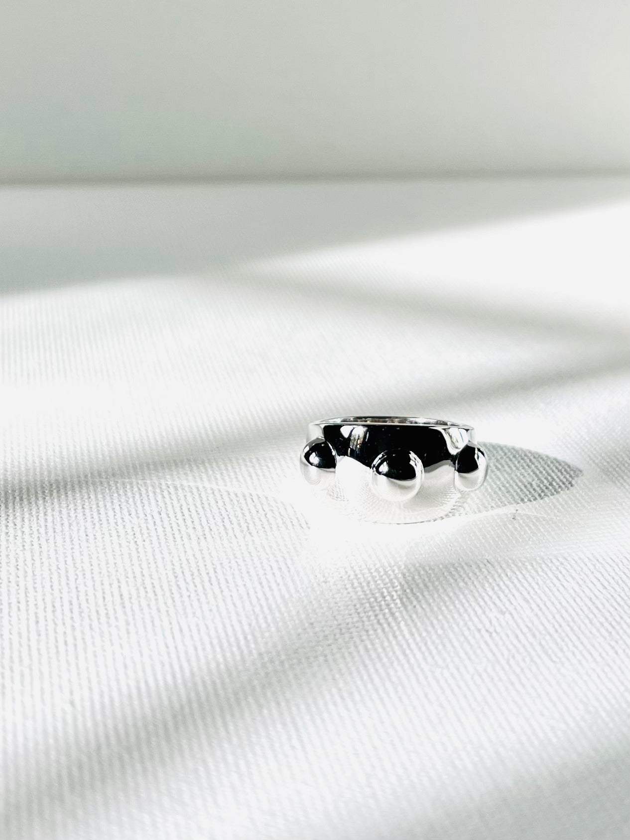 Anillo Plata Banda Bolitas