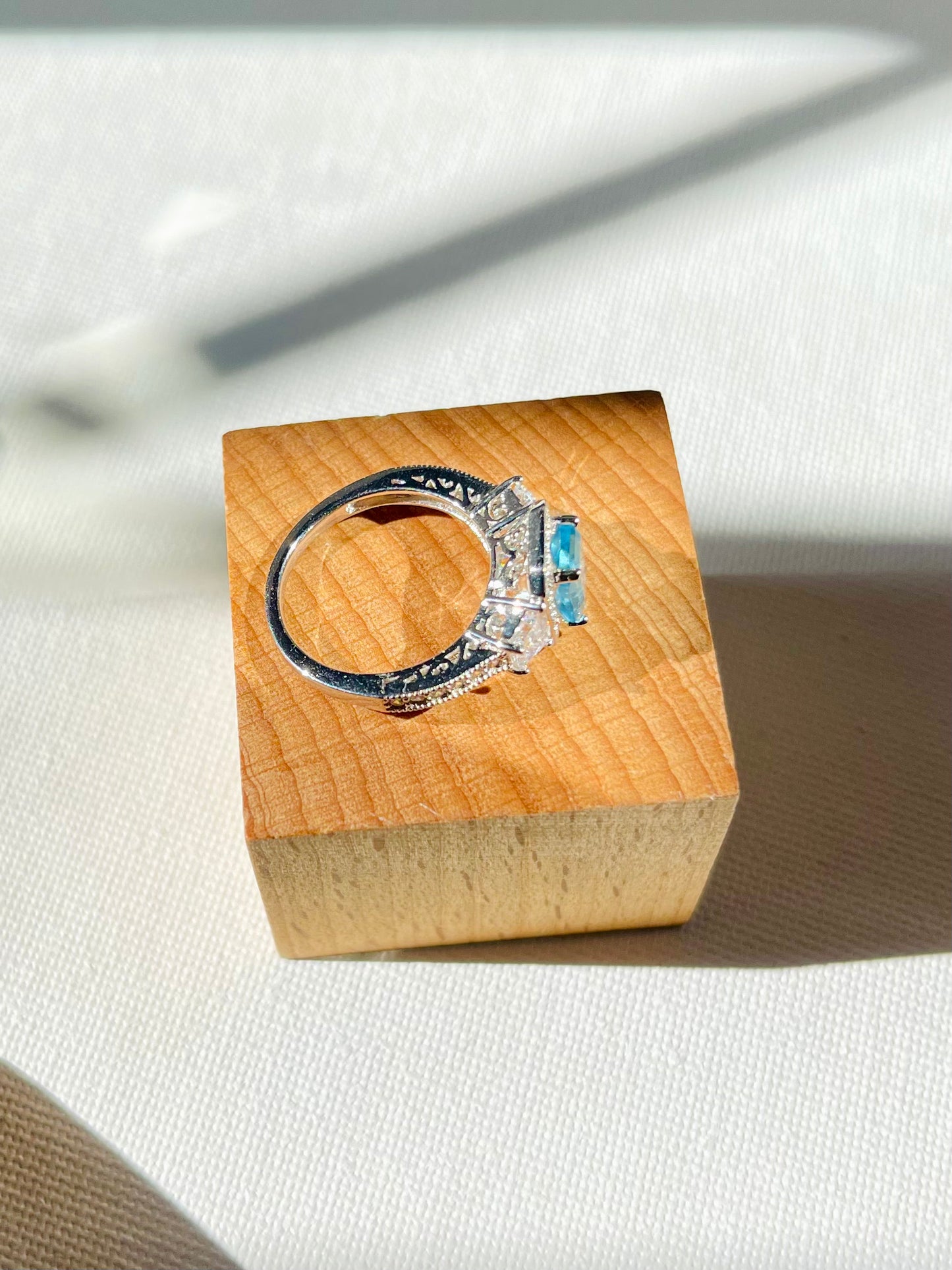 Anillo Zircones Celeste Rectangular