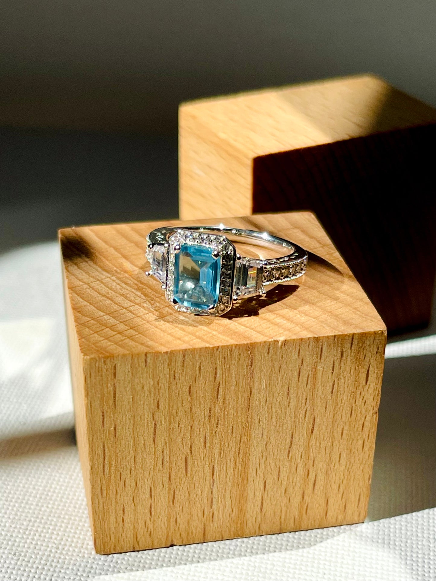 Anillo Zircones Celeste Rectangular