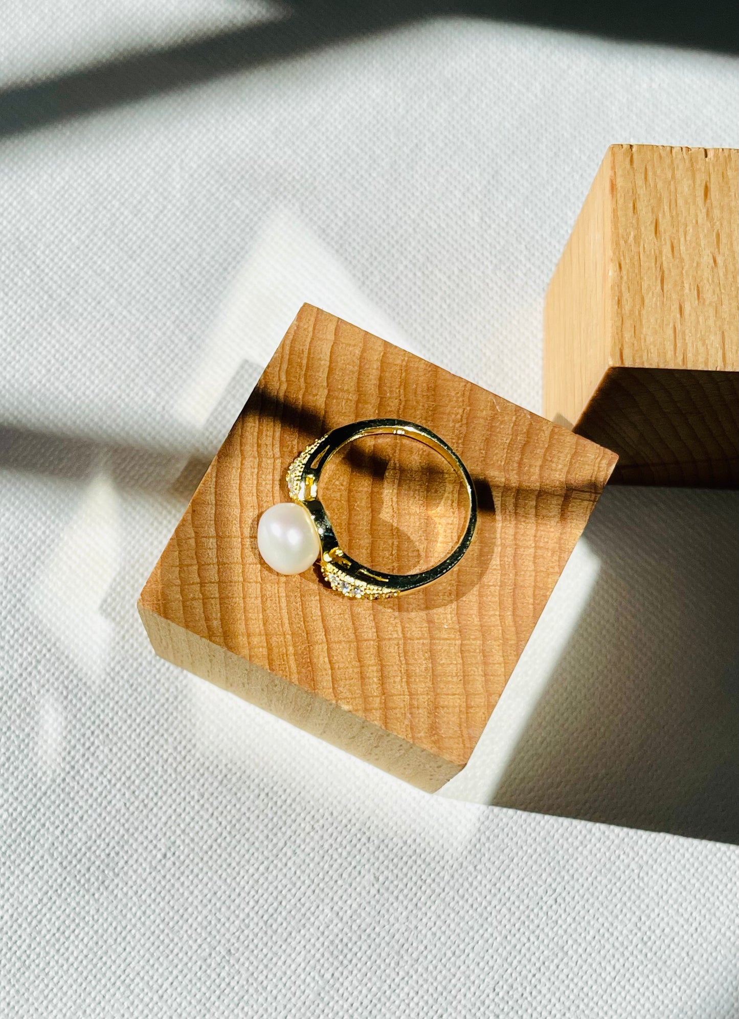 Anillo Perla Zircones