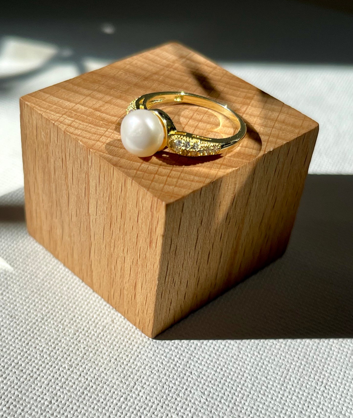 Anillo Perla Zircones
