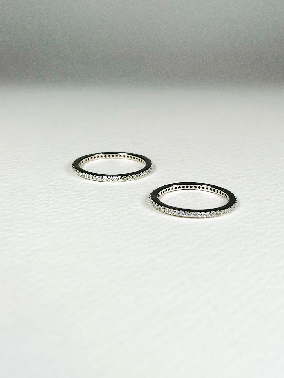 Anillo Zircones Banda Fina