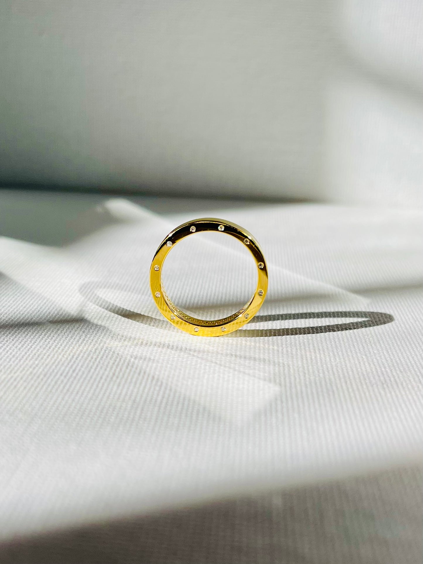 Anillo Zircones
