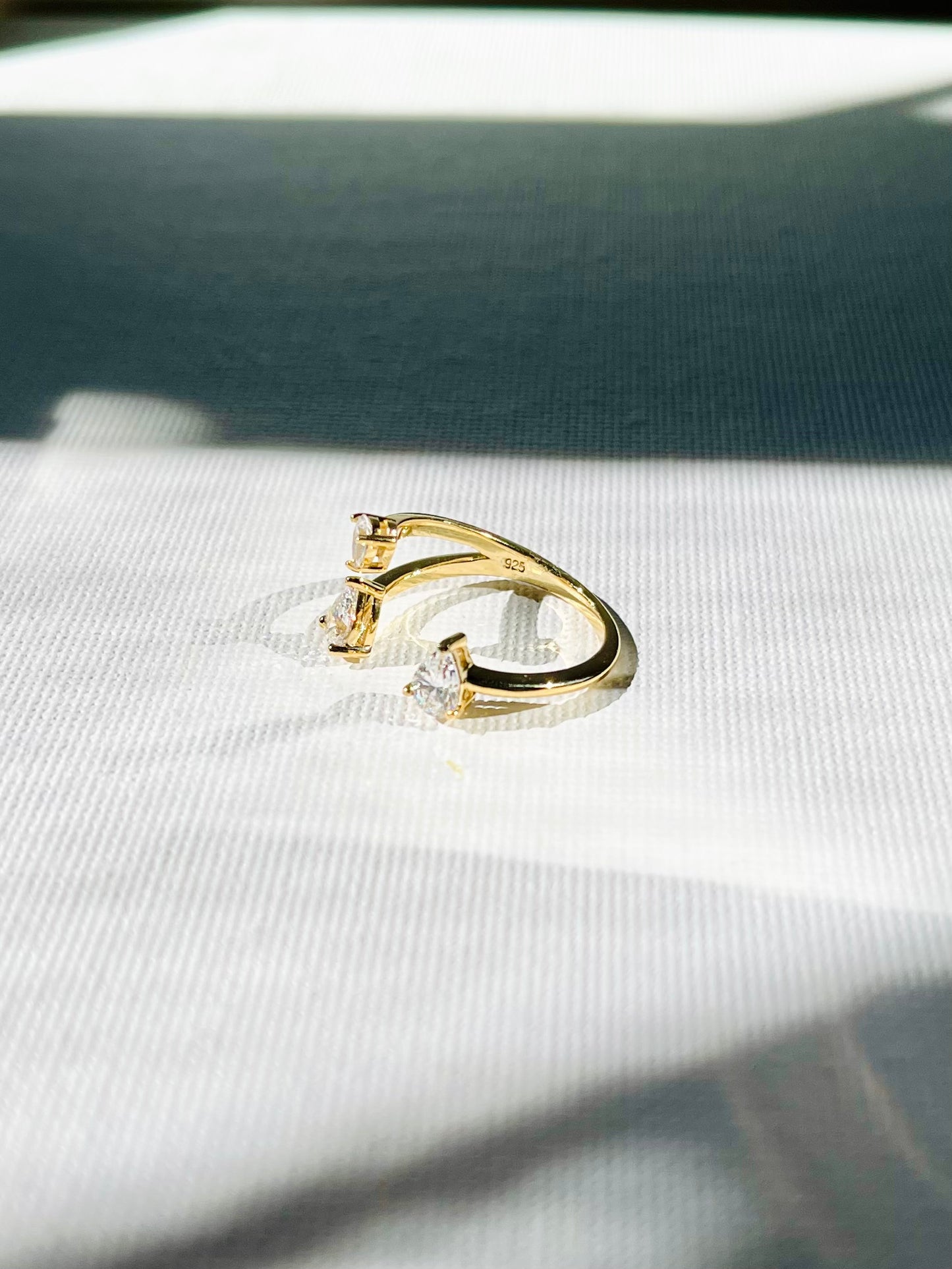 Anillo Zircones Gota Abierto
