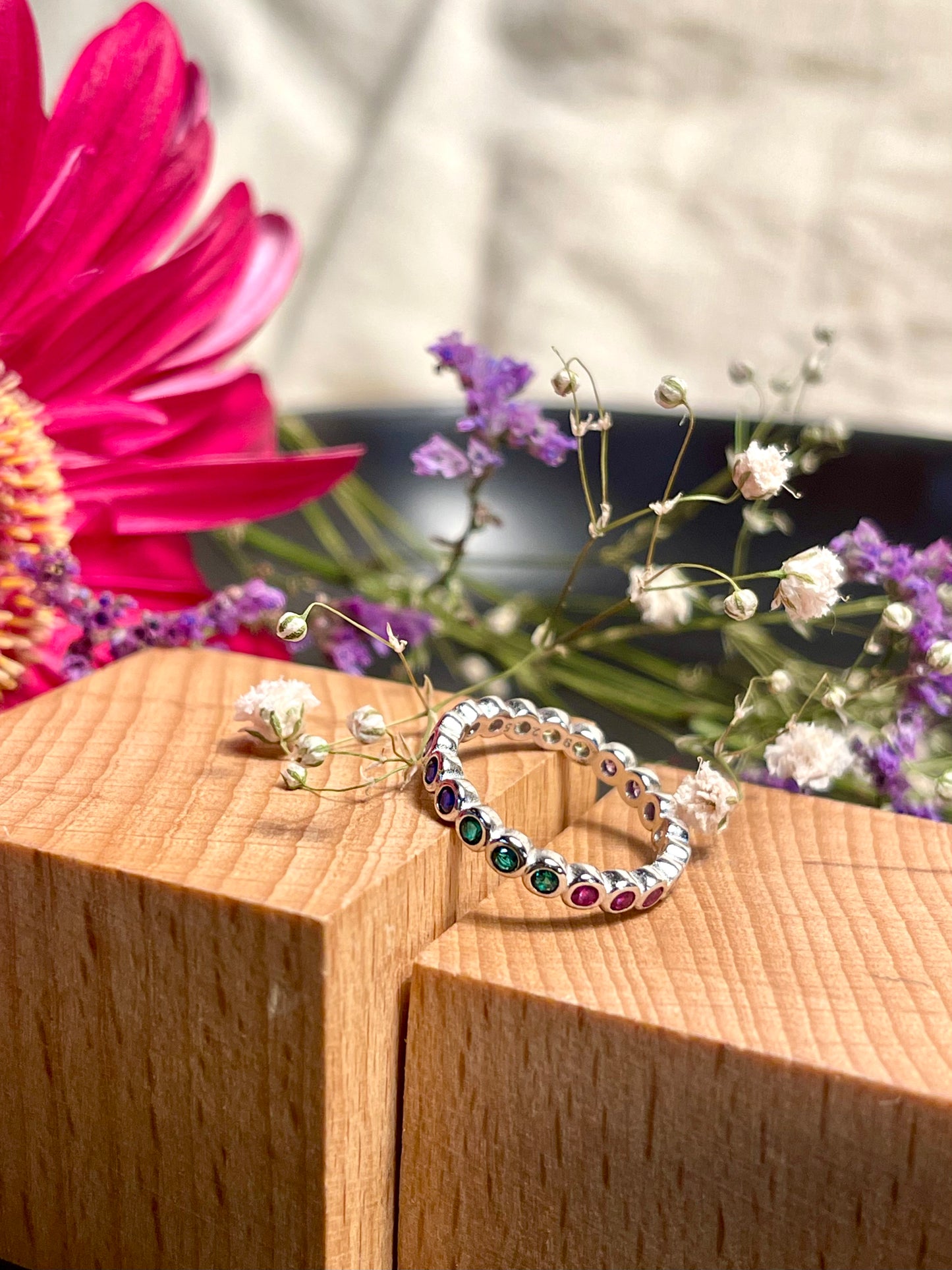 Anillo Zircones Colores Bisel