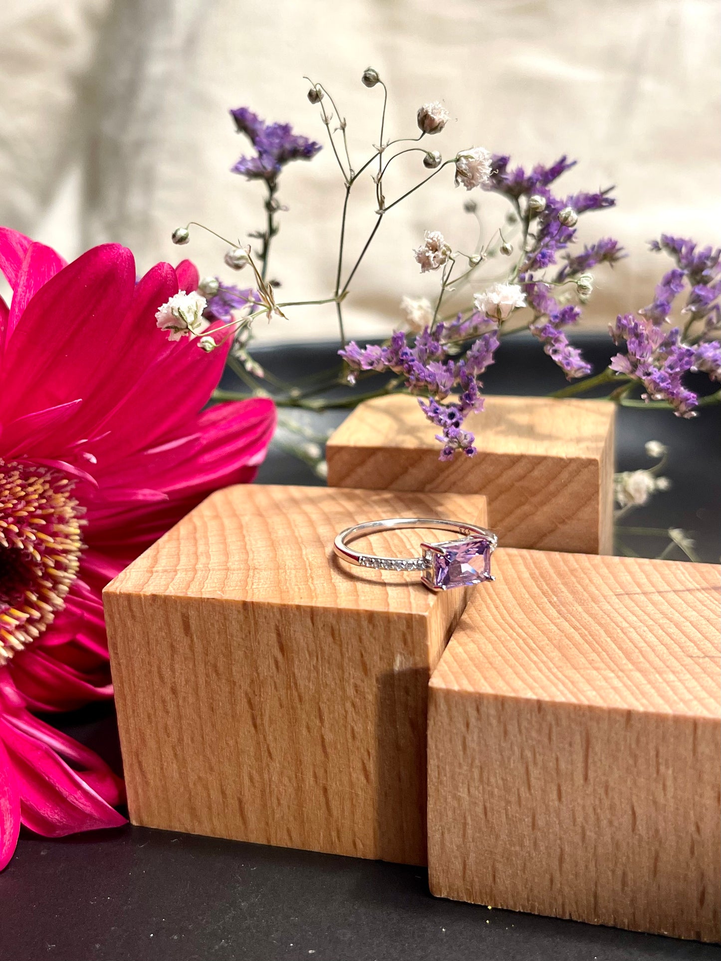 Anillo Zircones Lila Rectangular