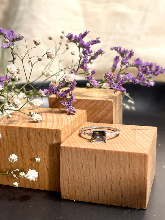 Anillo Zircones Tornasol Rectangular