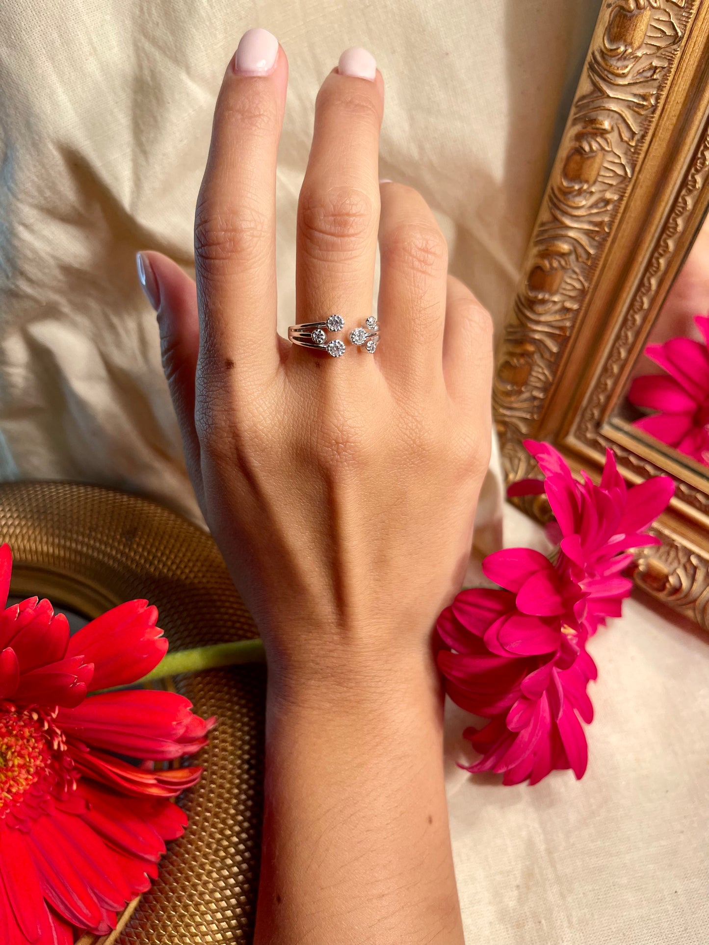 Anillo Zircones Tres Lineas