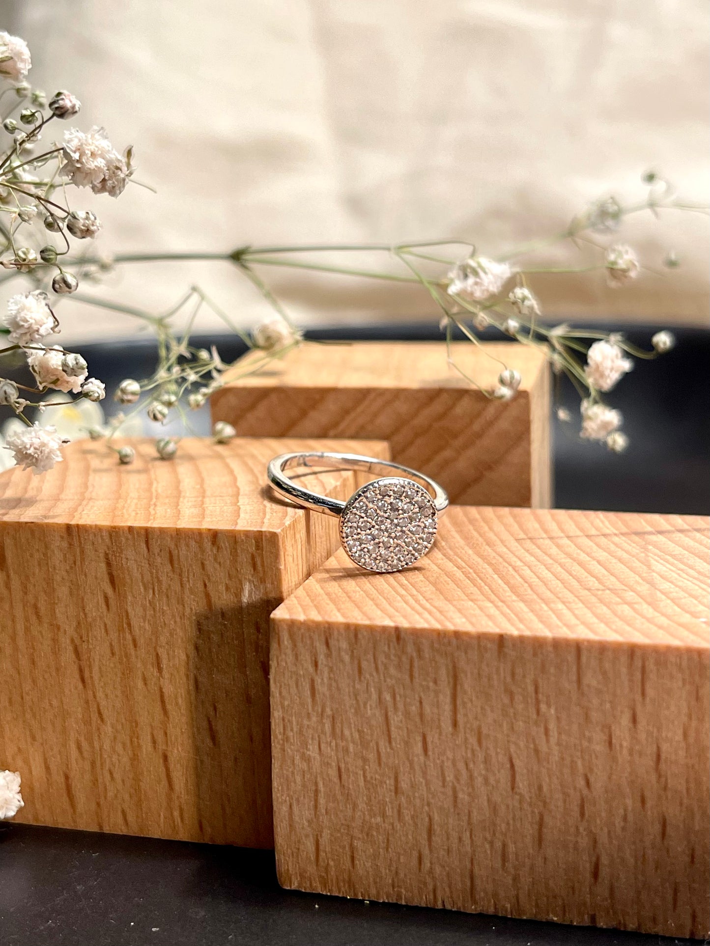 Anillo Zircones Circulo
