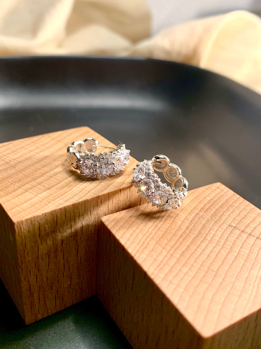 Arete Huggie Zircones
