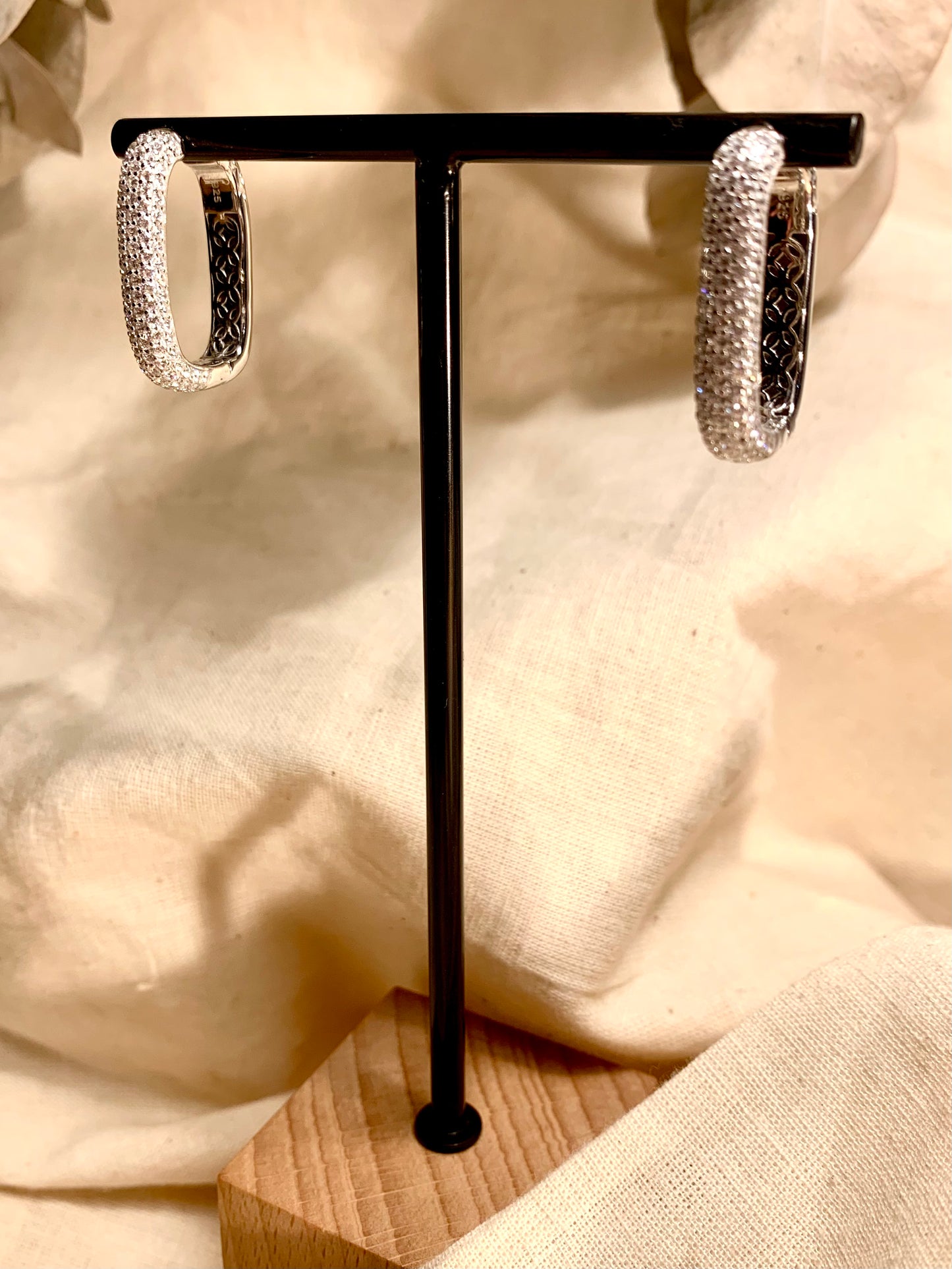 Arete Huggie Rectangular Zircones