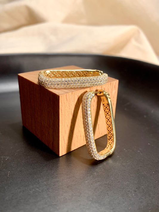 Arete Huggie Rectangular Zircones