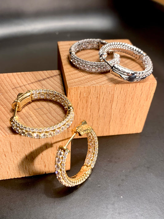 Arete Huggie Circular Zircones