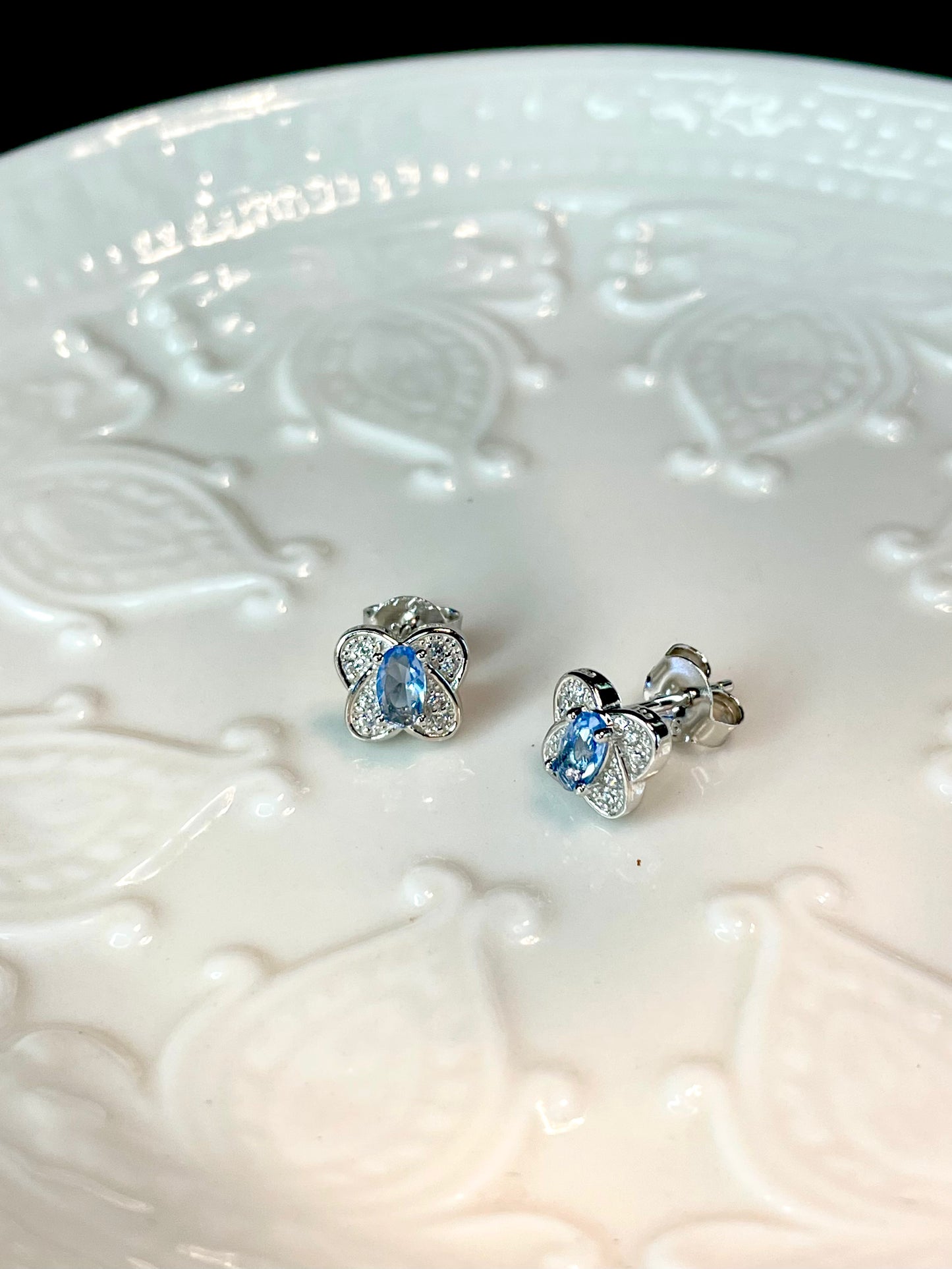 Arete Stud Mariposa
