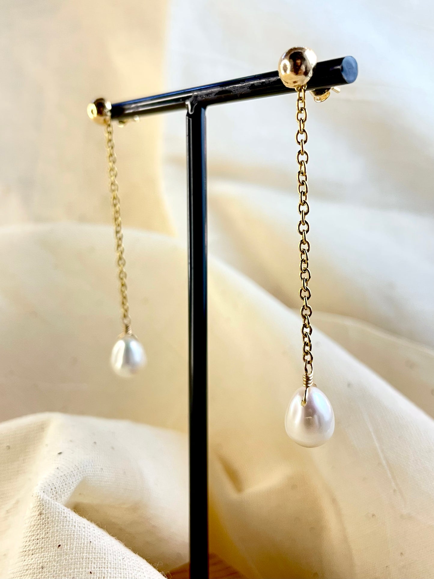 Arete Pin y Mariposa Perla Gota