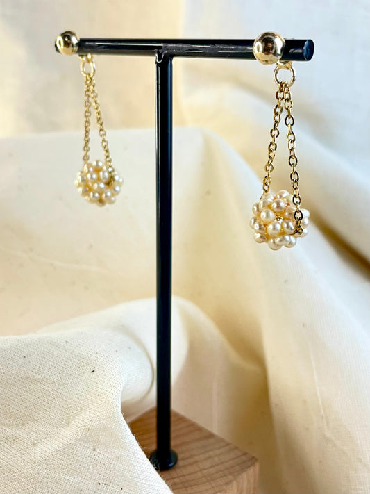 Arete Pin y Mariposa Perla Beige