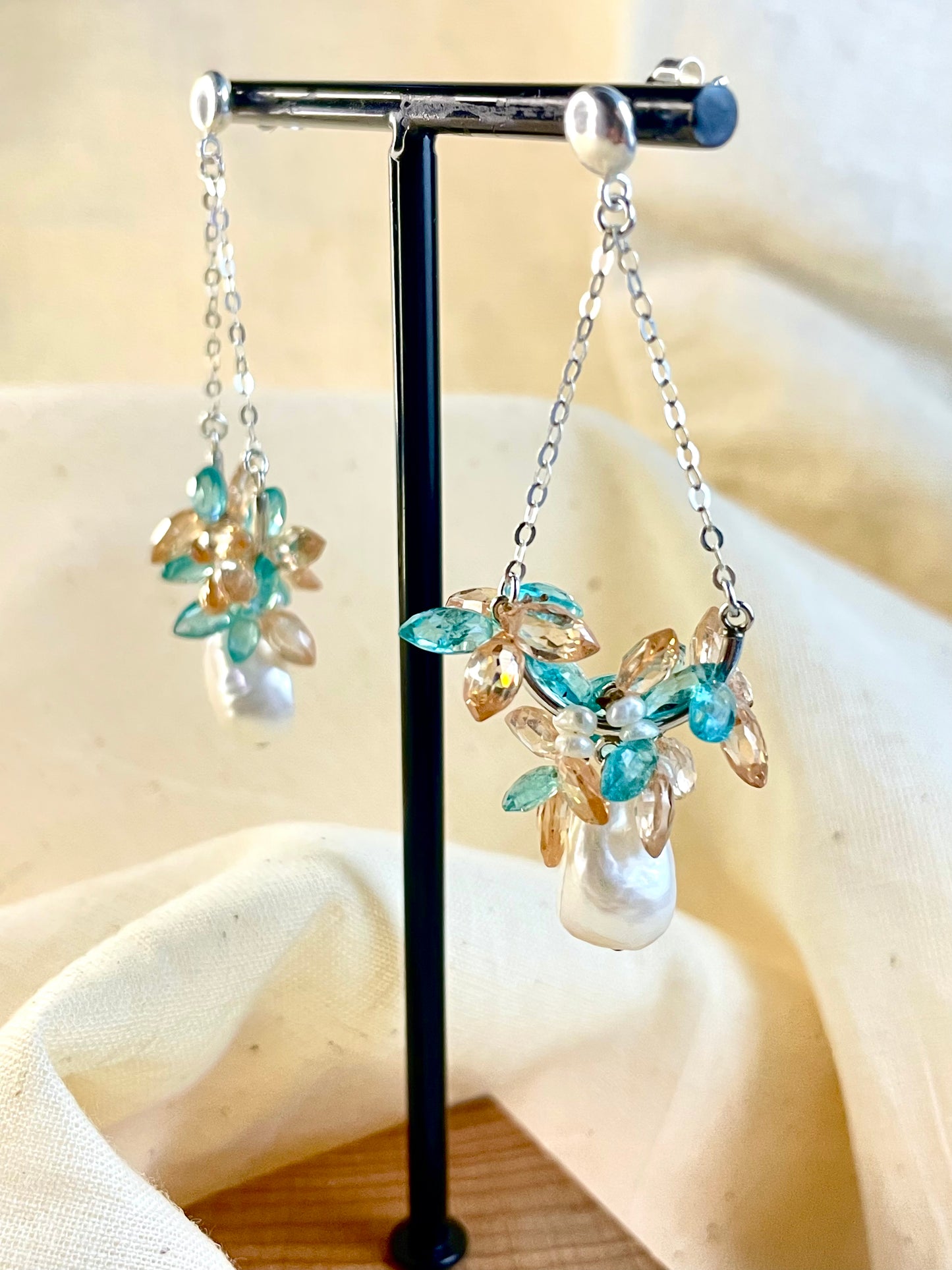 Arete Pin y Mariposa Perla Zircones