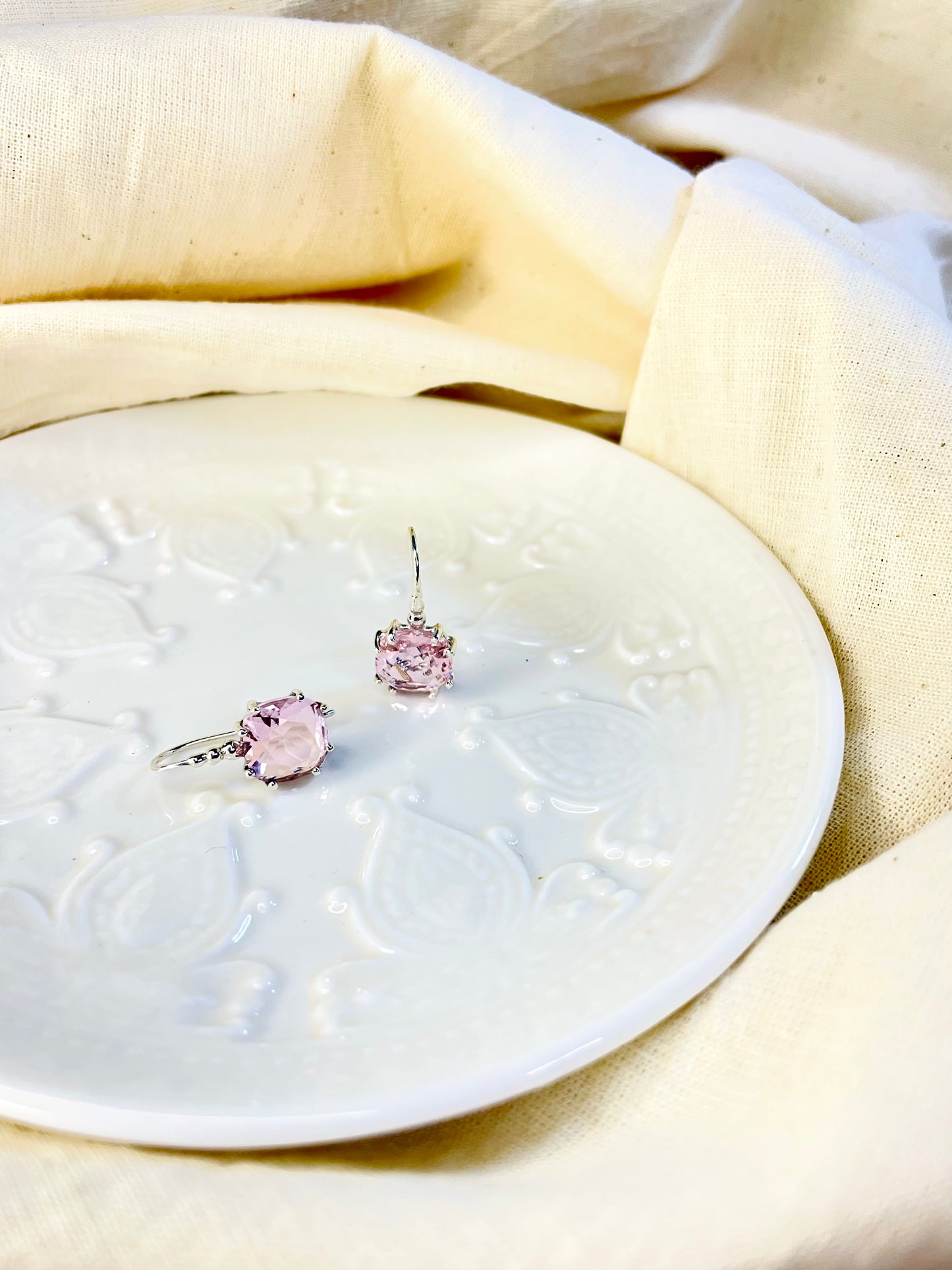 Arete Cierre Seguro Cristal Rosado