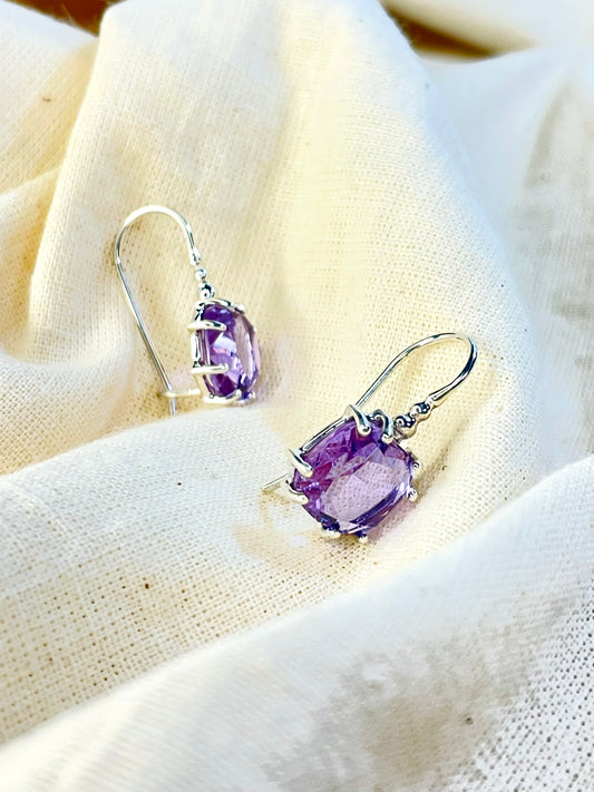 Arete Cierre Seguro Cristal Lila