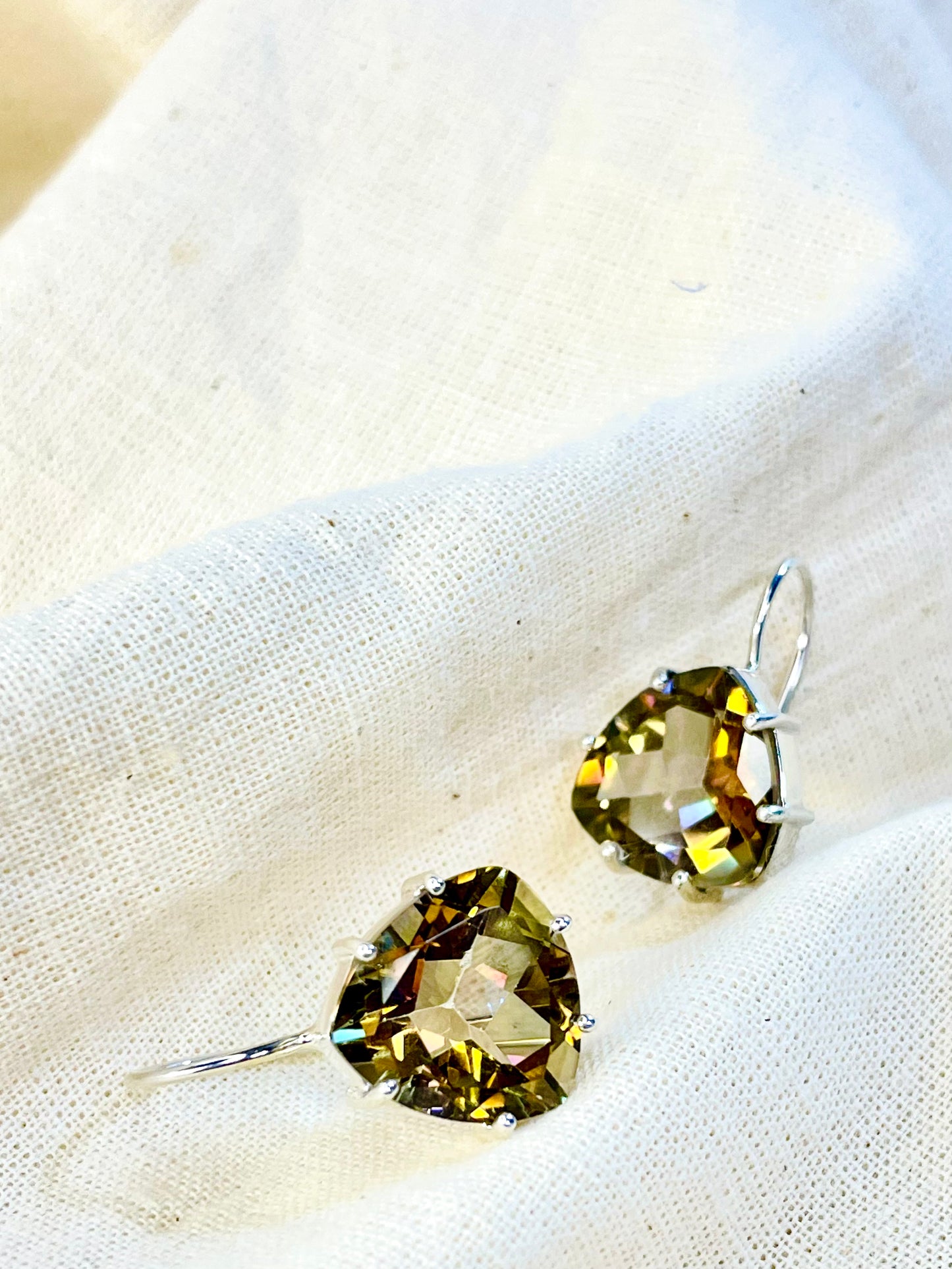 Arete Cierre Seguro Cristal Beige