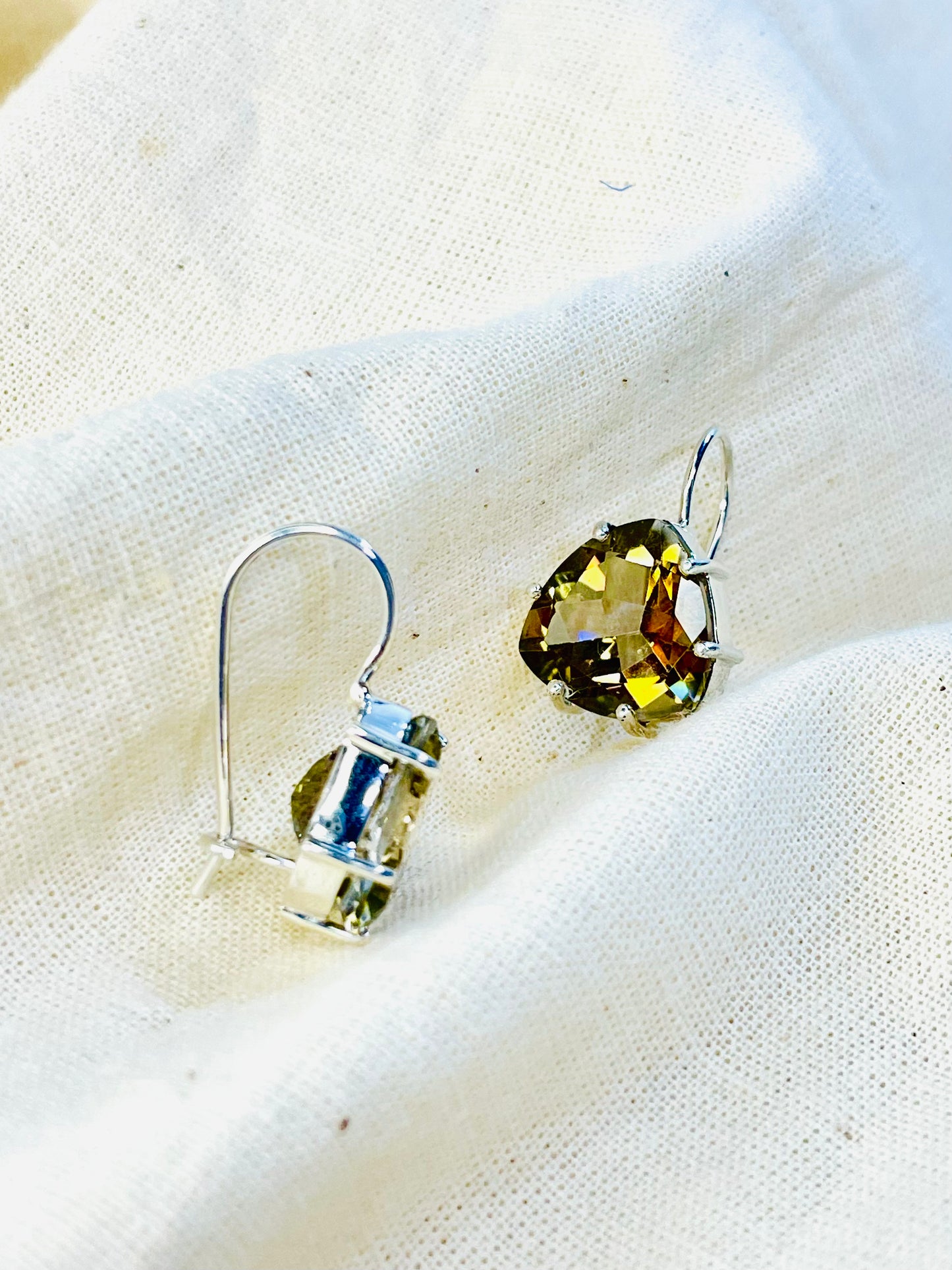 Arete Cierre Seguro Cristal Beige
