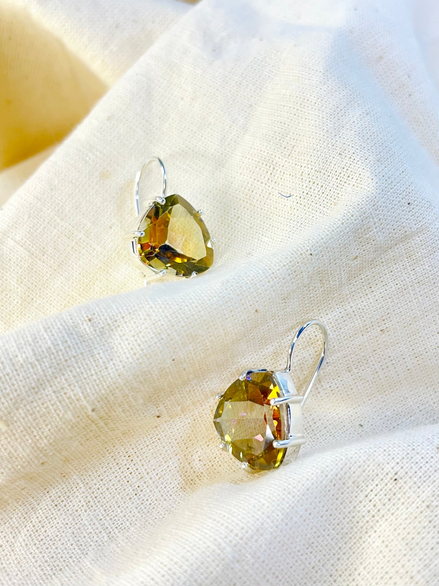 Arete Cierre Seguro Cristal Beige