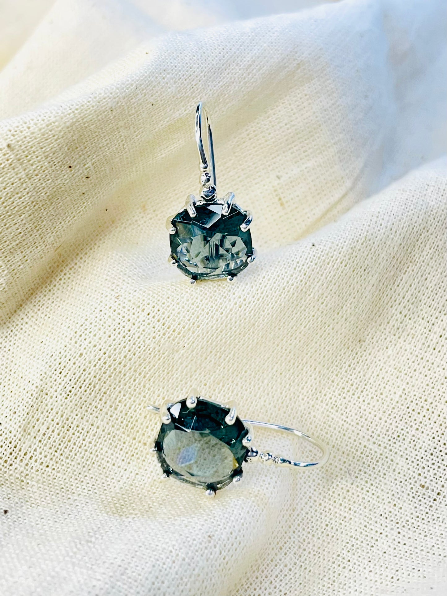 Arete Cierre Seguro Cristal Gris