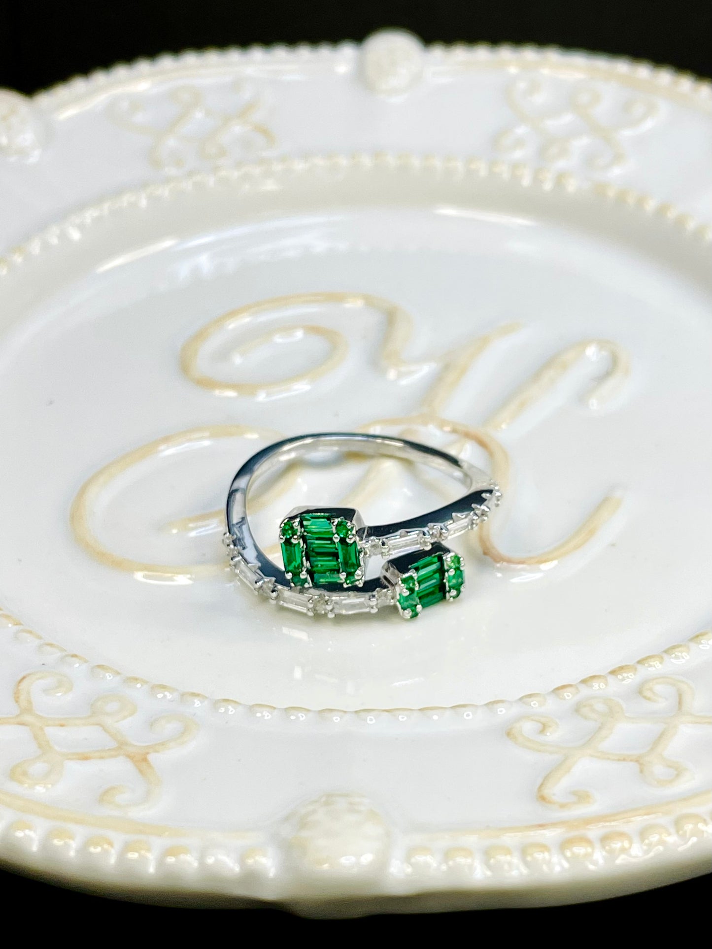 Anillo Verde Zircones