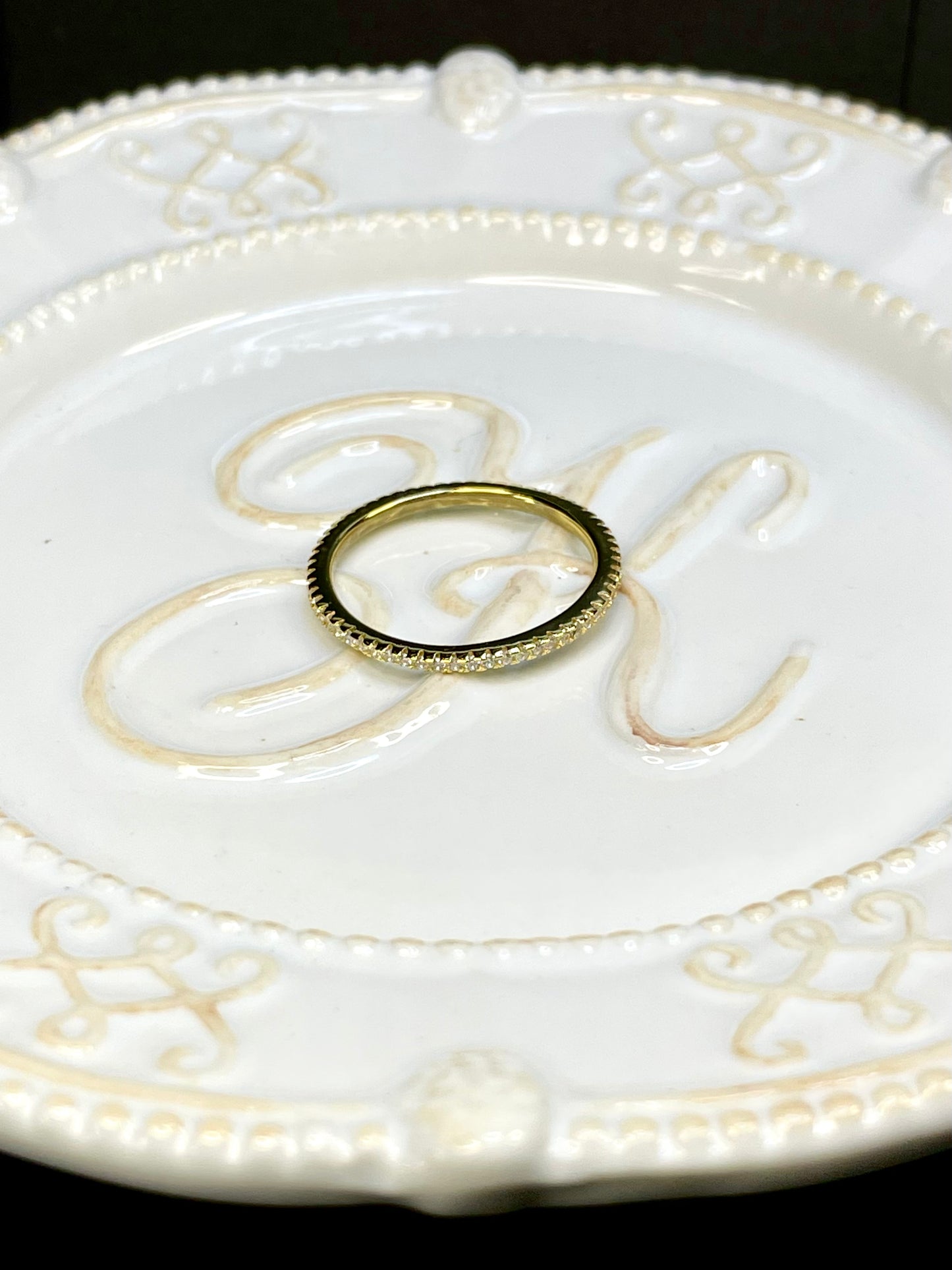 Anillo Banda Zircones