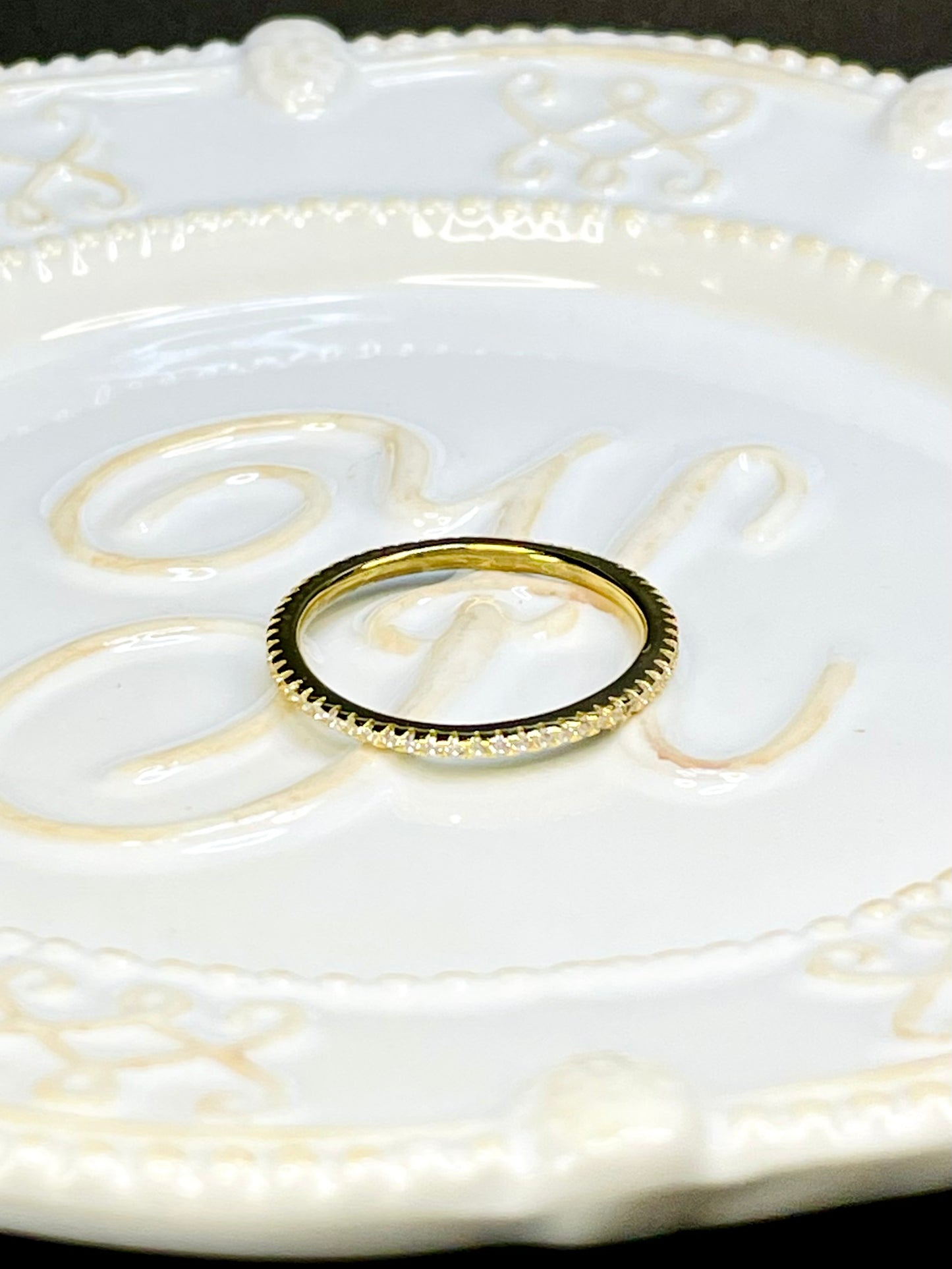 Anillo Banda Zircones
